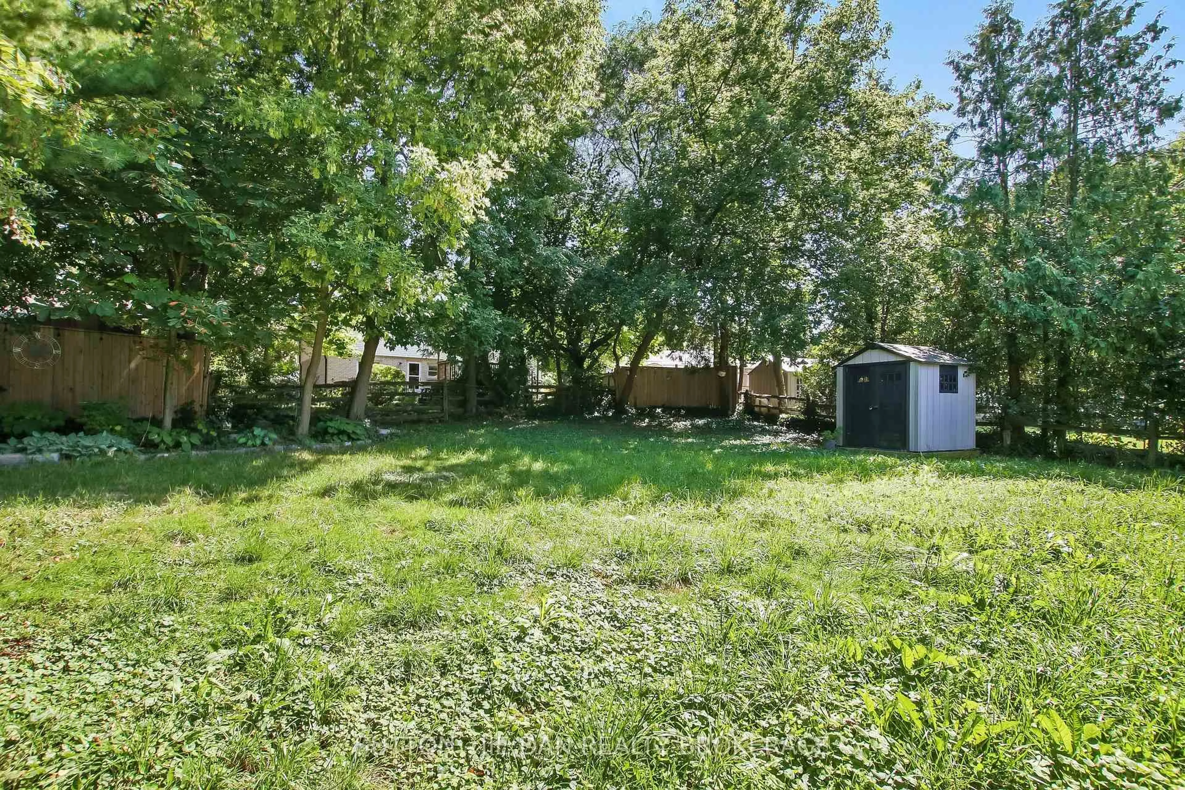 Unknown for 15 HAWTHORNE Rd, London North Ontario N6G 2W9