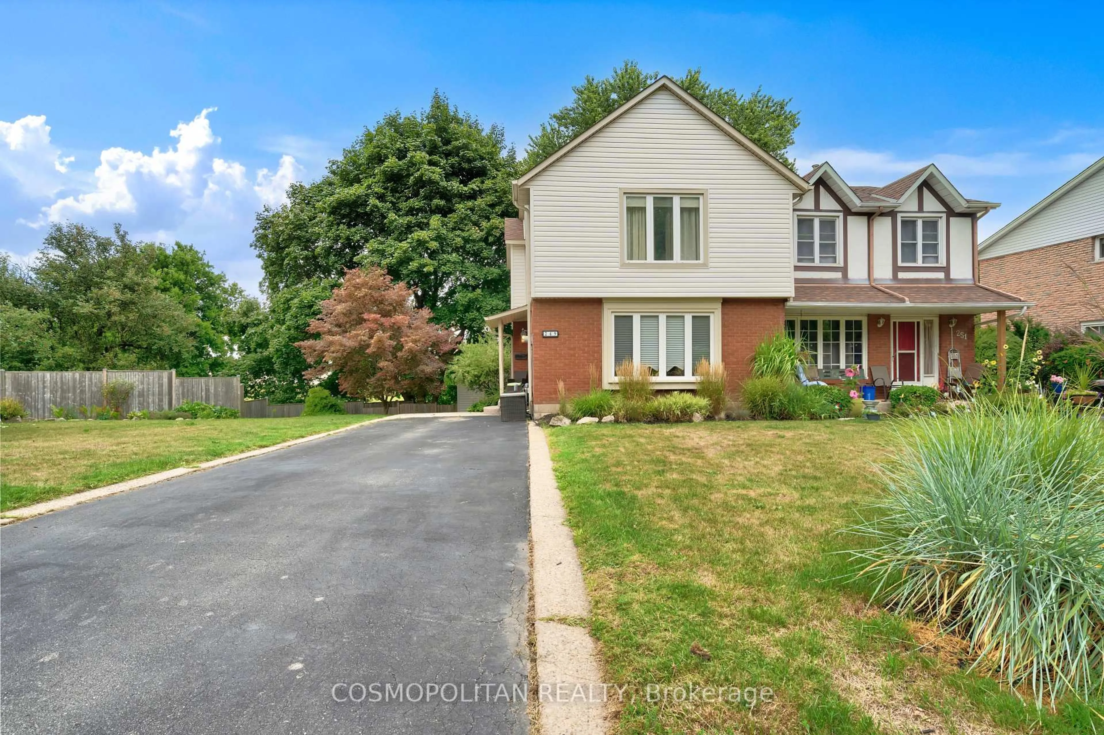 A pic from outside/outdoor area/front of a property/back of a property/a pic from drone, street for 249 Magnolia Dr, Hamilton Ontario L9C 6M3