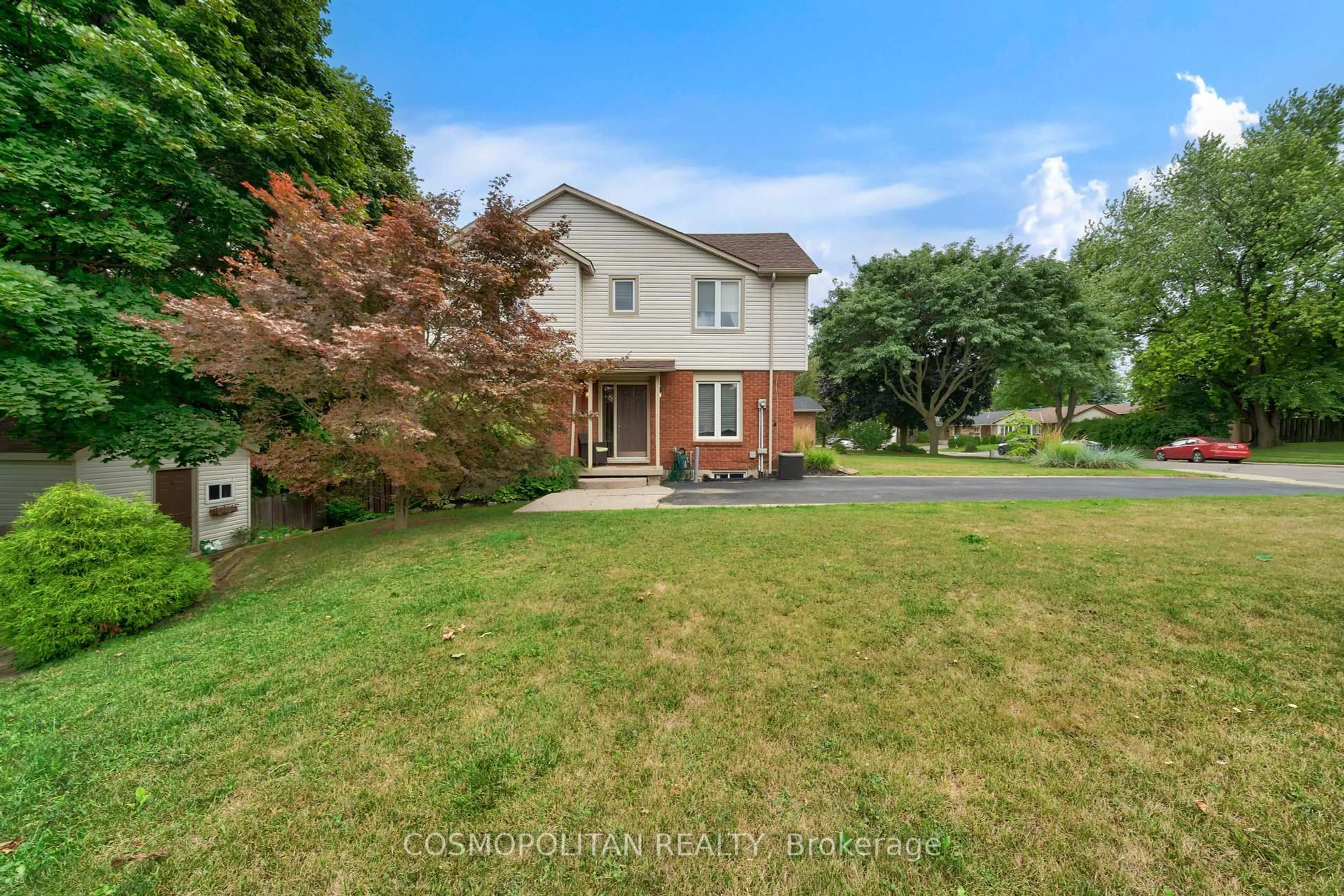 A pic from outside/outdoor area/front of a property/back of a property/a pic from drone, street for 249 Magnolia Dr, Hamilton Ontario L9C 6M3