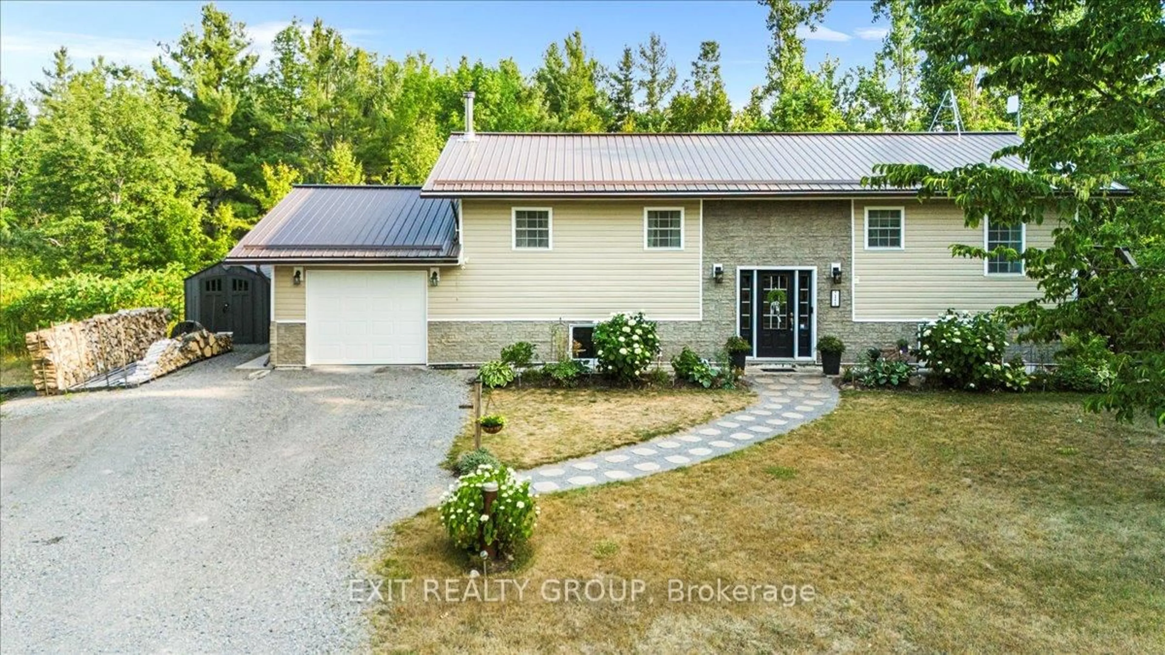 A pic from outside/outdoor area/front of a property/back of a property/a pic from drone, street for 1262 Quin-Mo-Lac Rd, Tweed Ontario K0K 3J0