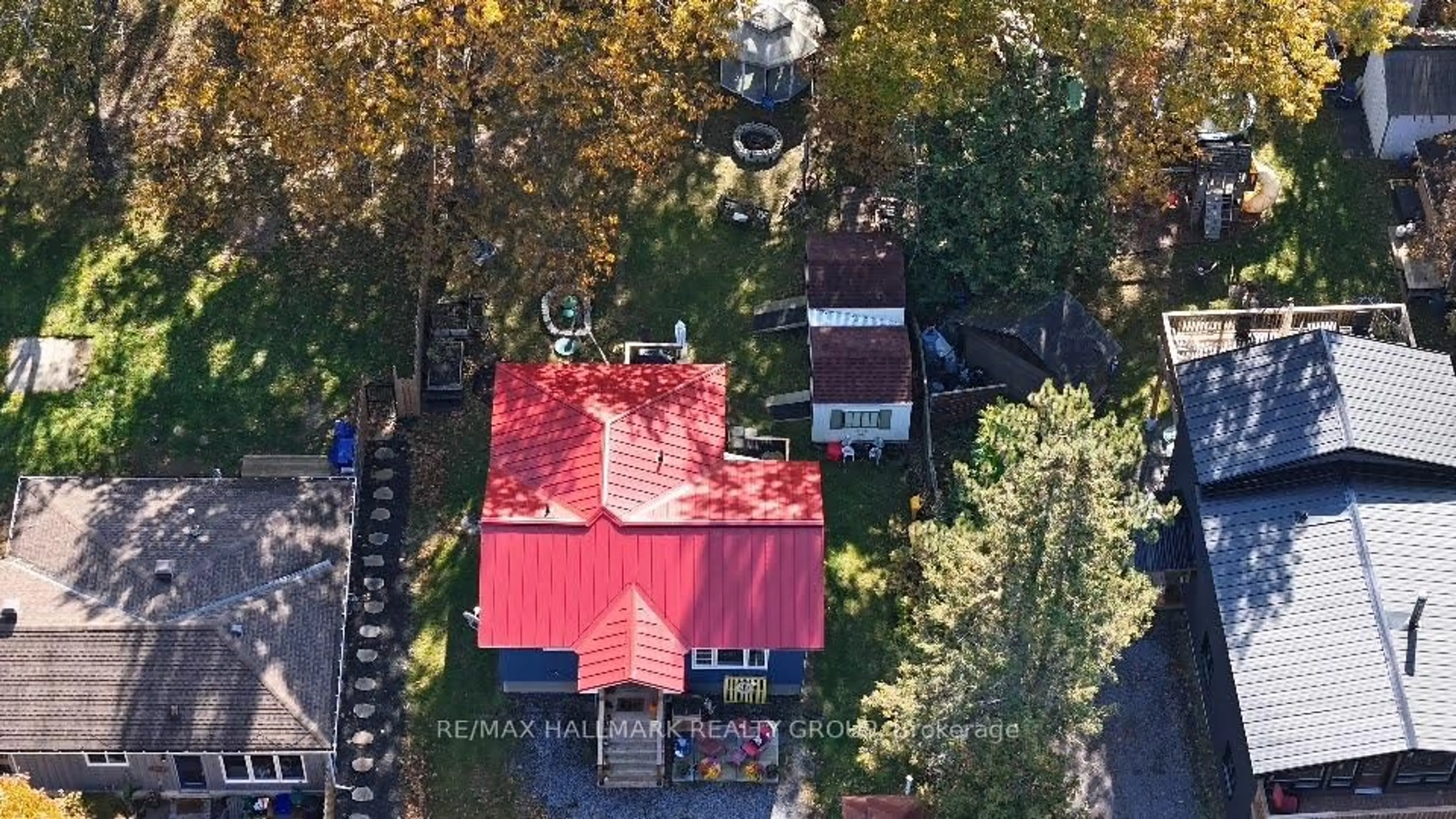A pic from outside/outdoor area/front of a property/back of a property/a pic from drone, unknown for 715 Bayview Dr, Ottawa Ontario K0A 3M0