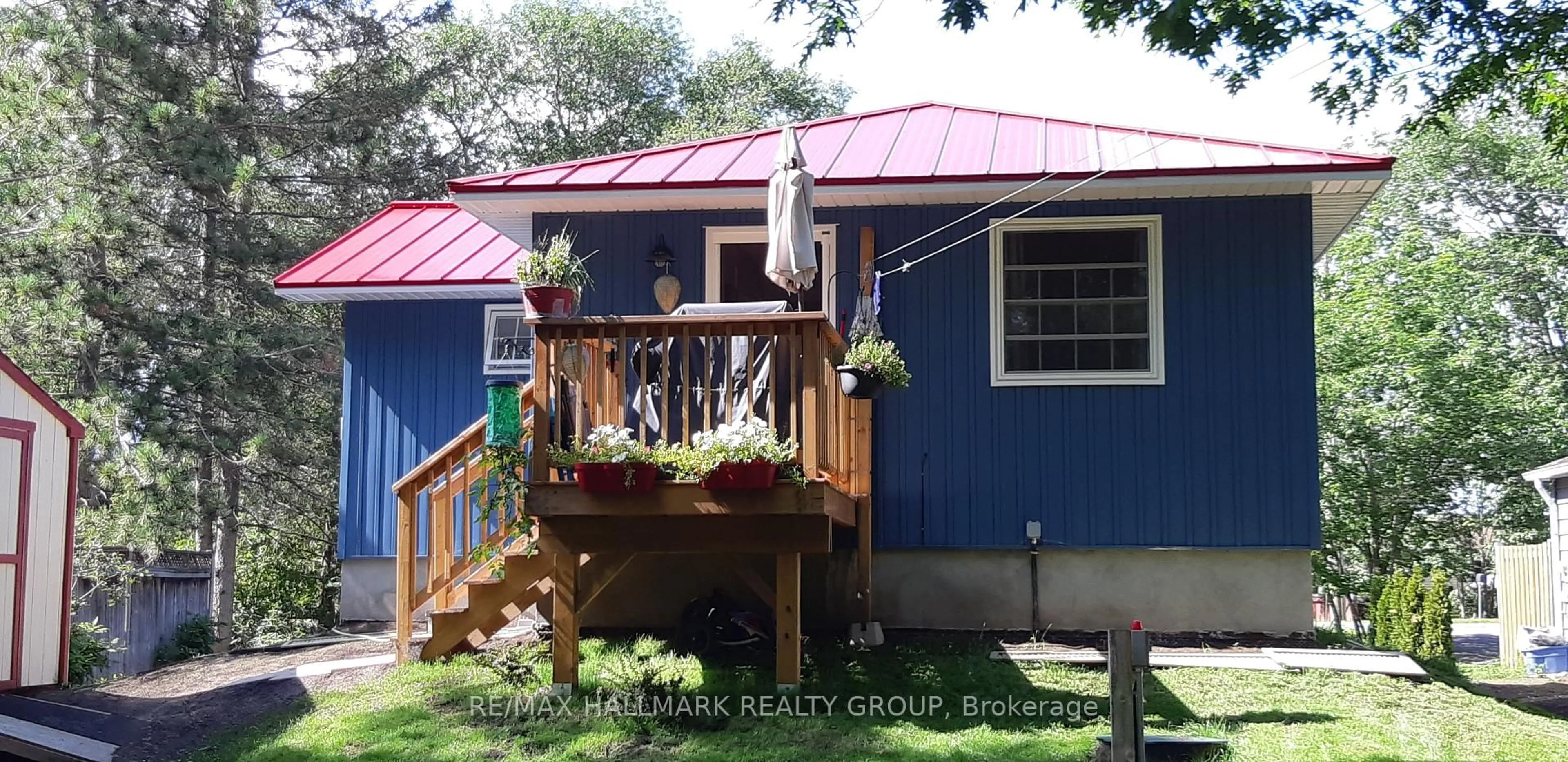 Home with vinyl exterior material, unknown for 715 Bayview Dr, Ottawa Ontario K0A 3M0