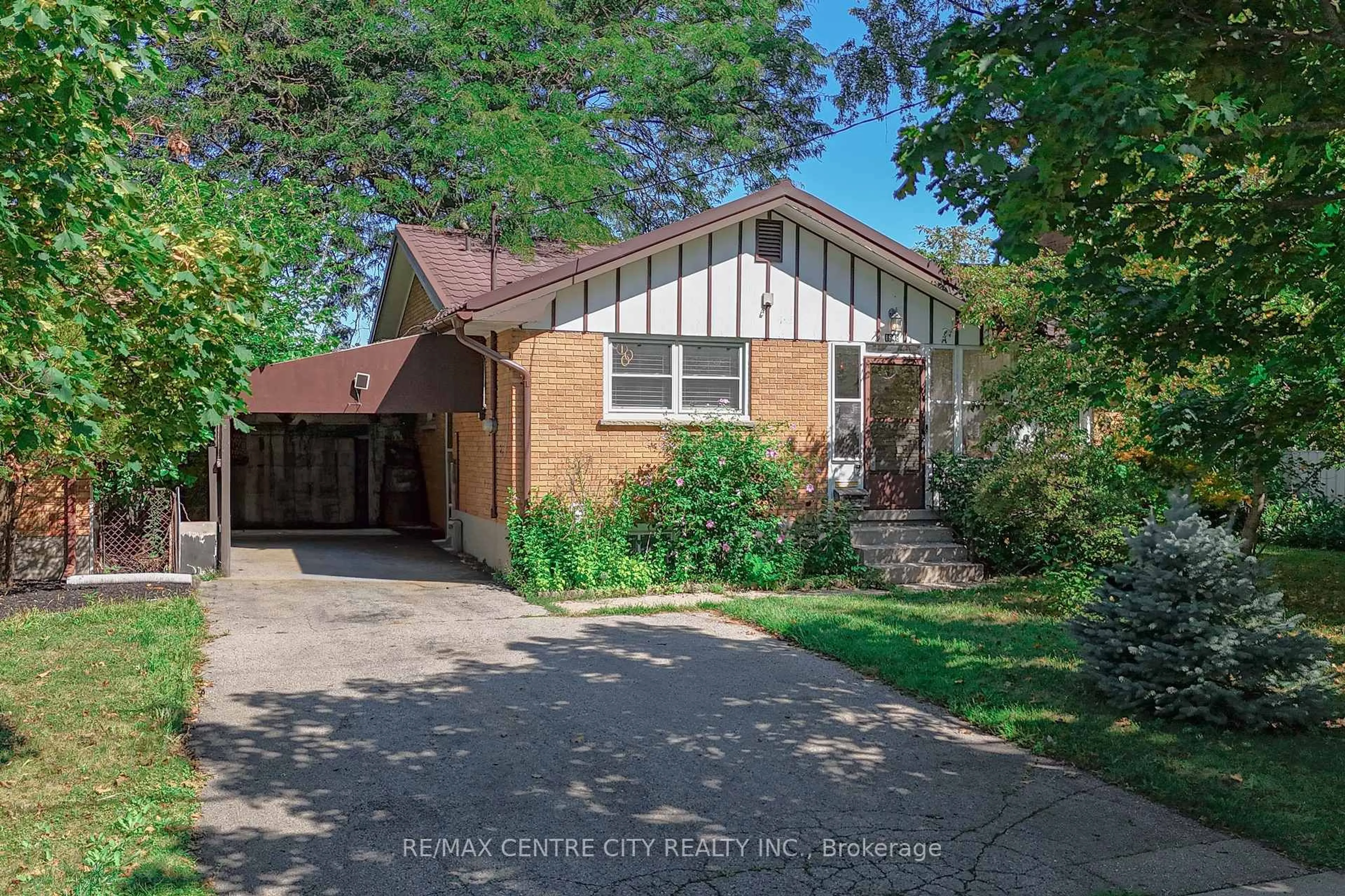 Home with brick exterior material, street for 1948 Royal Cres, London East Ontario N5V 1N7