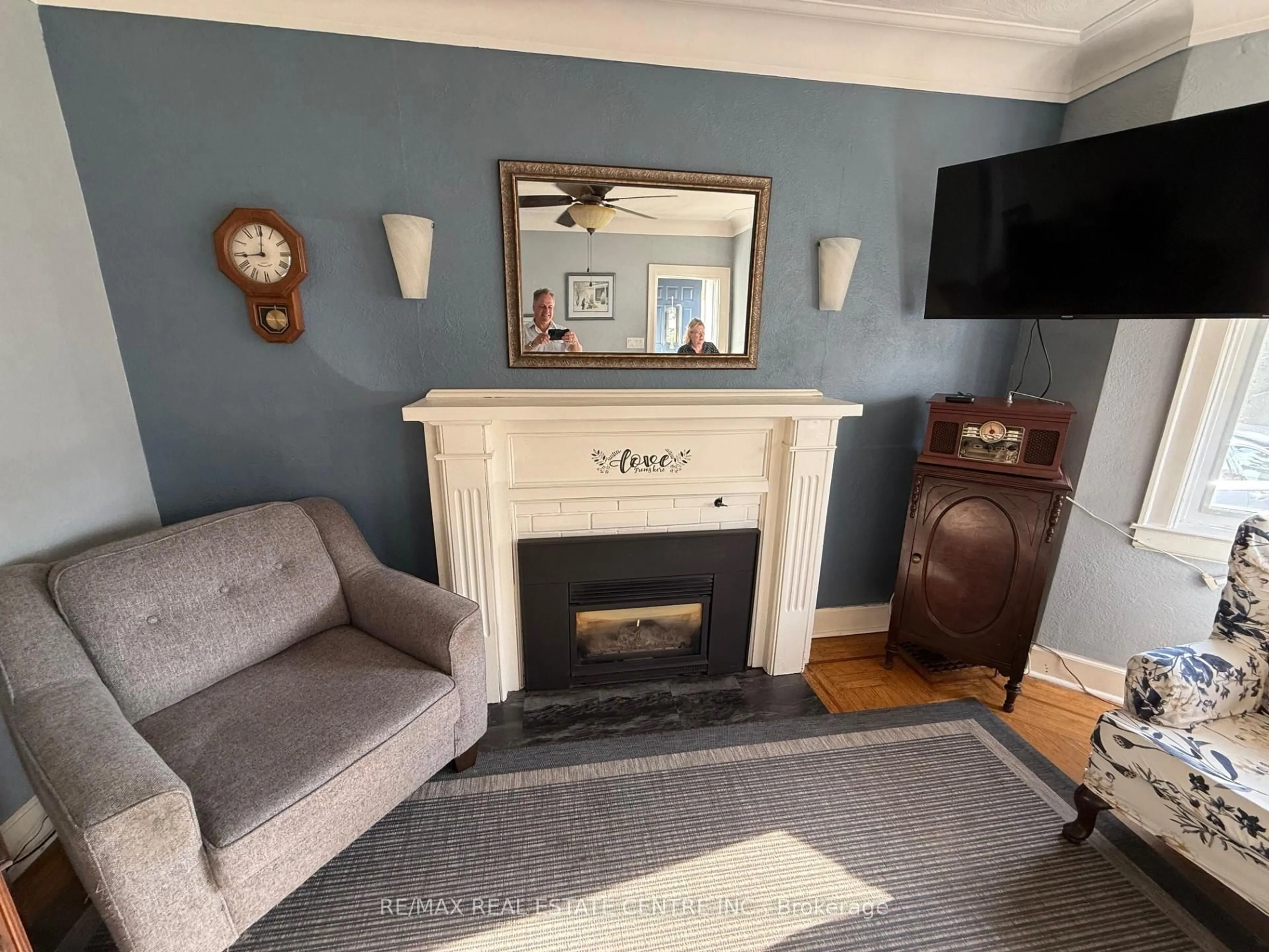 Living room with furniture, unknown for 14 Barons Ave, Hamilton Ontario L8K 2X9