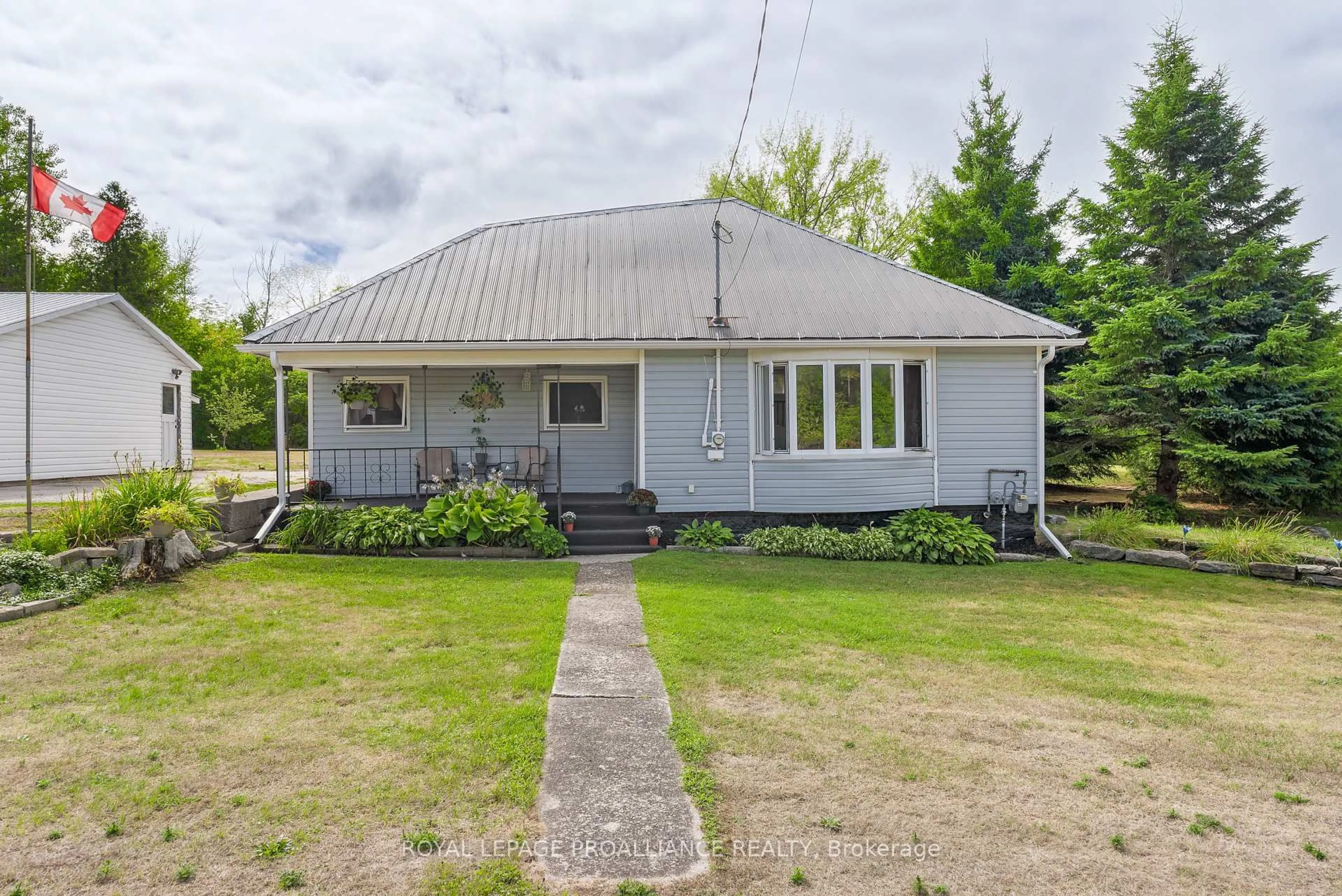 A pic from outside/outdoor area/front of a property/back of a property/a pic from drone, building for 194 Crookston Rd, Madoc Ontario K0K 2K0