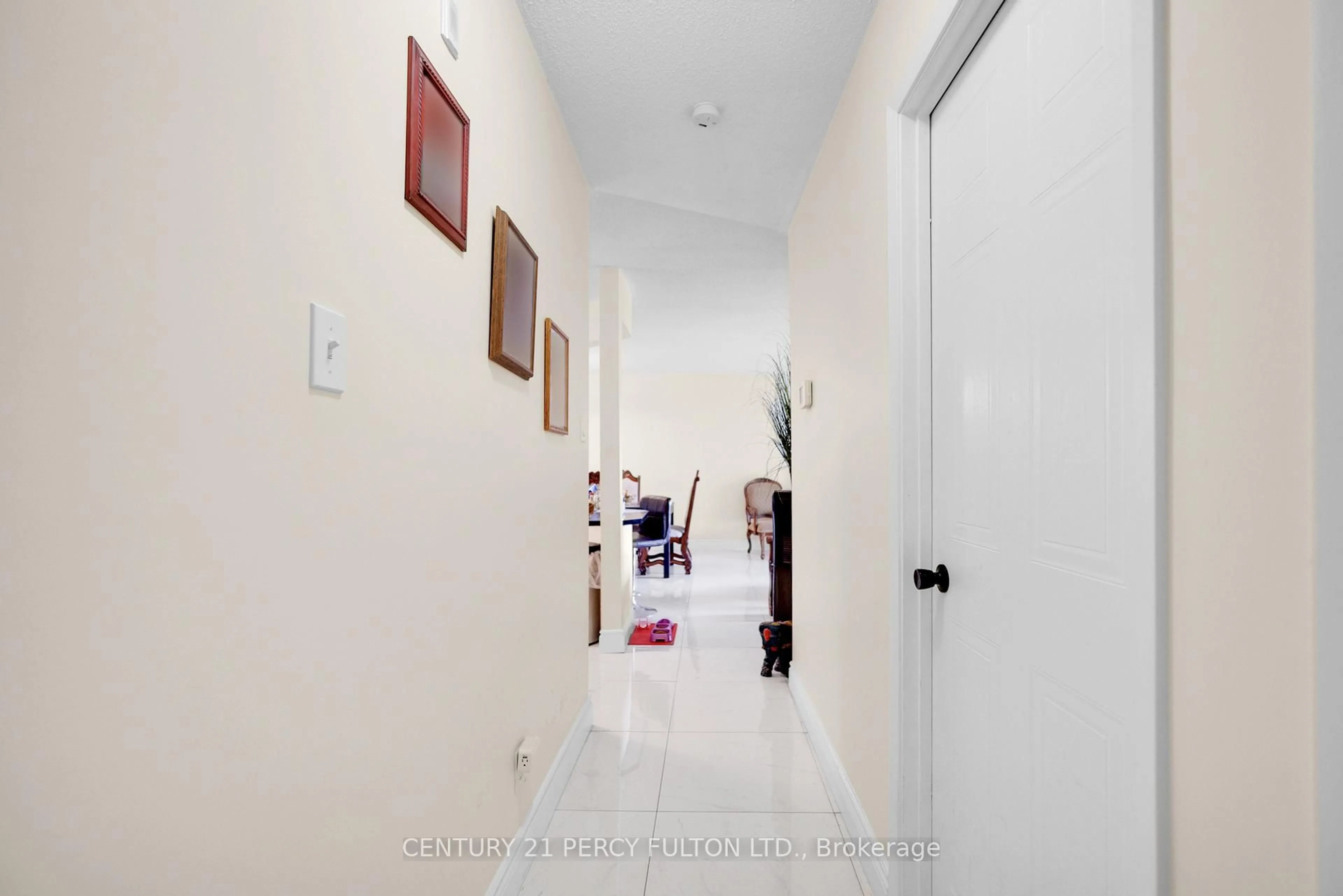 Indoor foyer for 3085 Kingsway Dr #56, Kitchener Ontario N2C 2P2