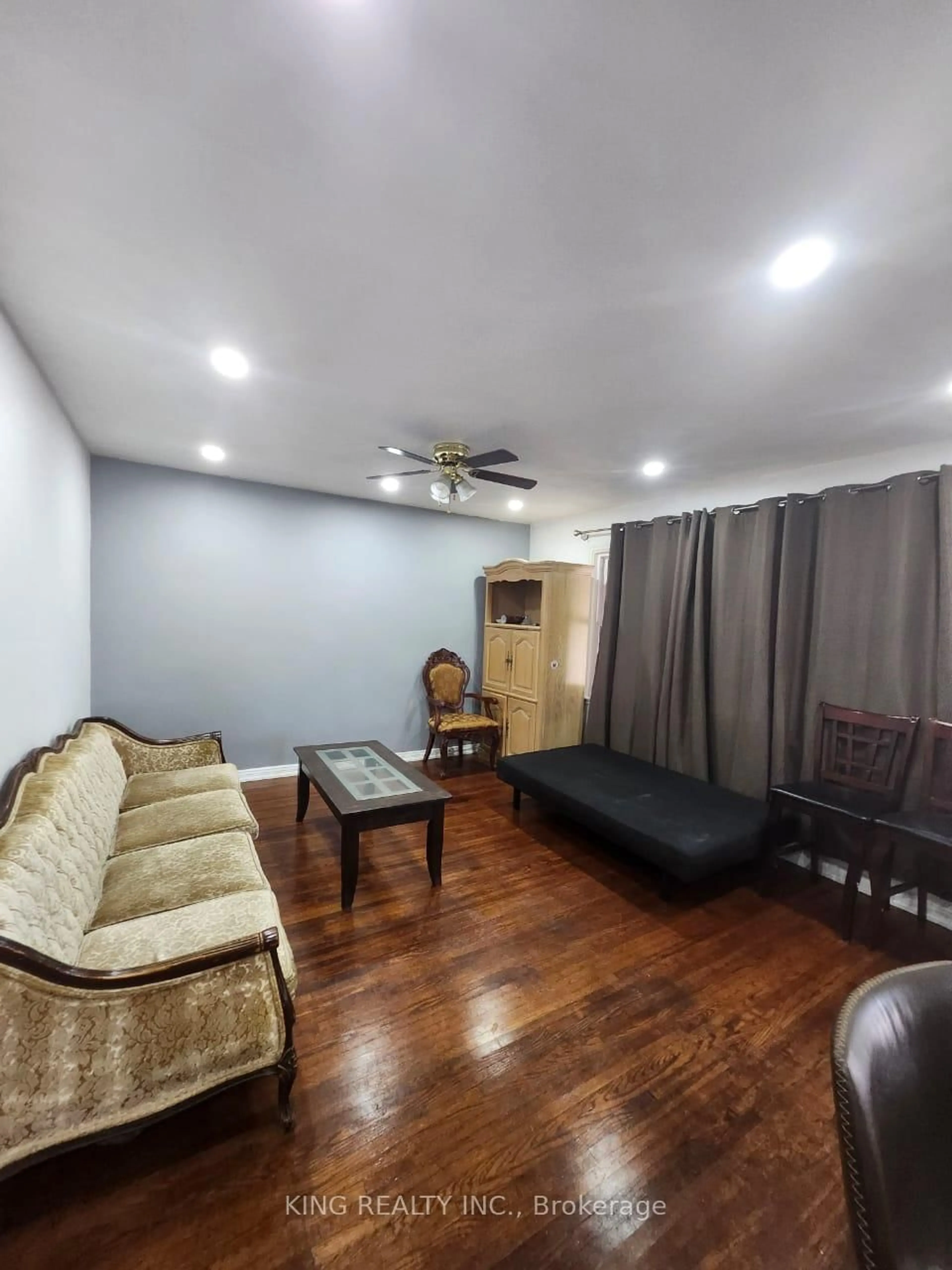 Living room with furniture, unknown for 423 SPRUCE St, London East Ontario N5W 4P2