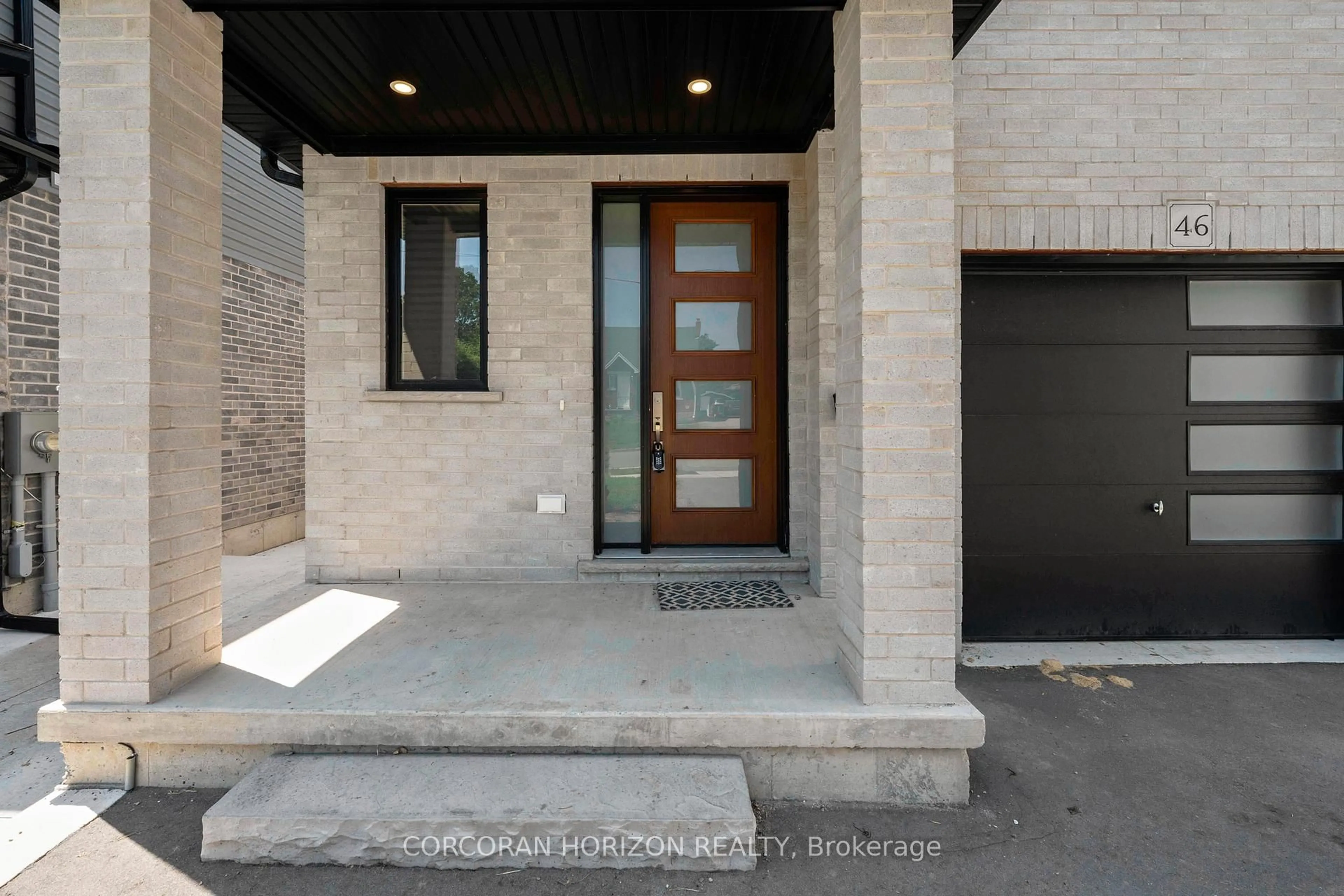 Indoor entryway for 46 Lowell St, Cambridge Ontario N1R 5C9