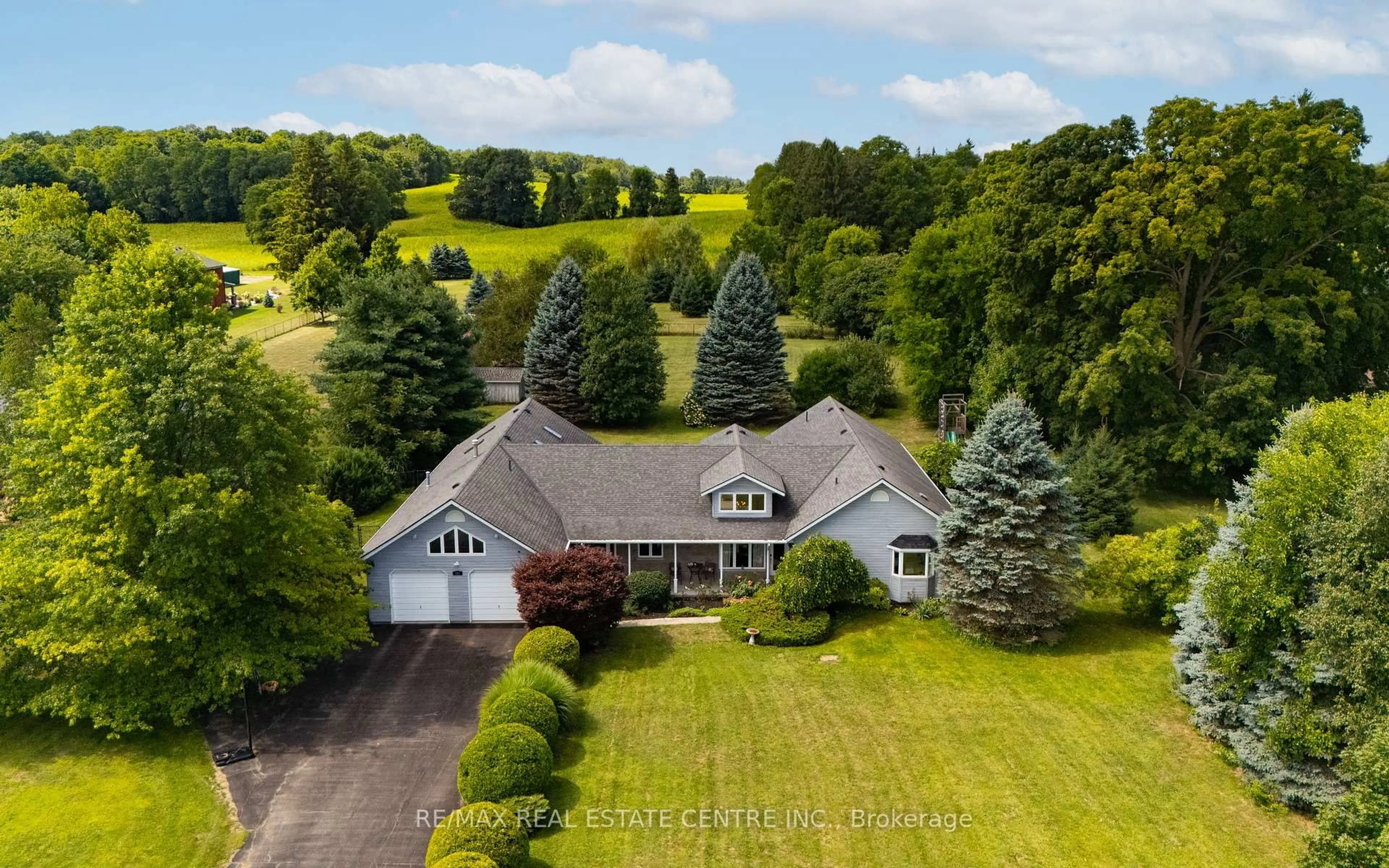 A pic from outside/outdoor area/front of a property/back of a property/a pic from drone, unknown for 399 Old Brock Rd, Hamilton Ontario L9H 5J1