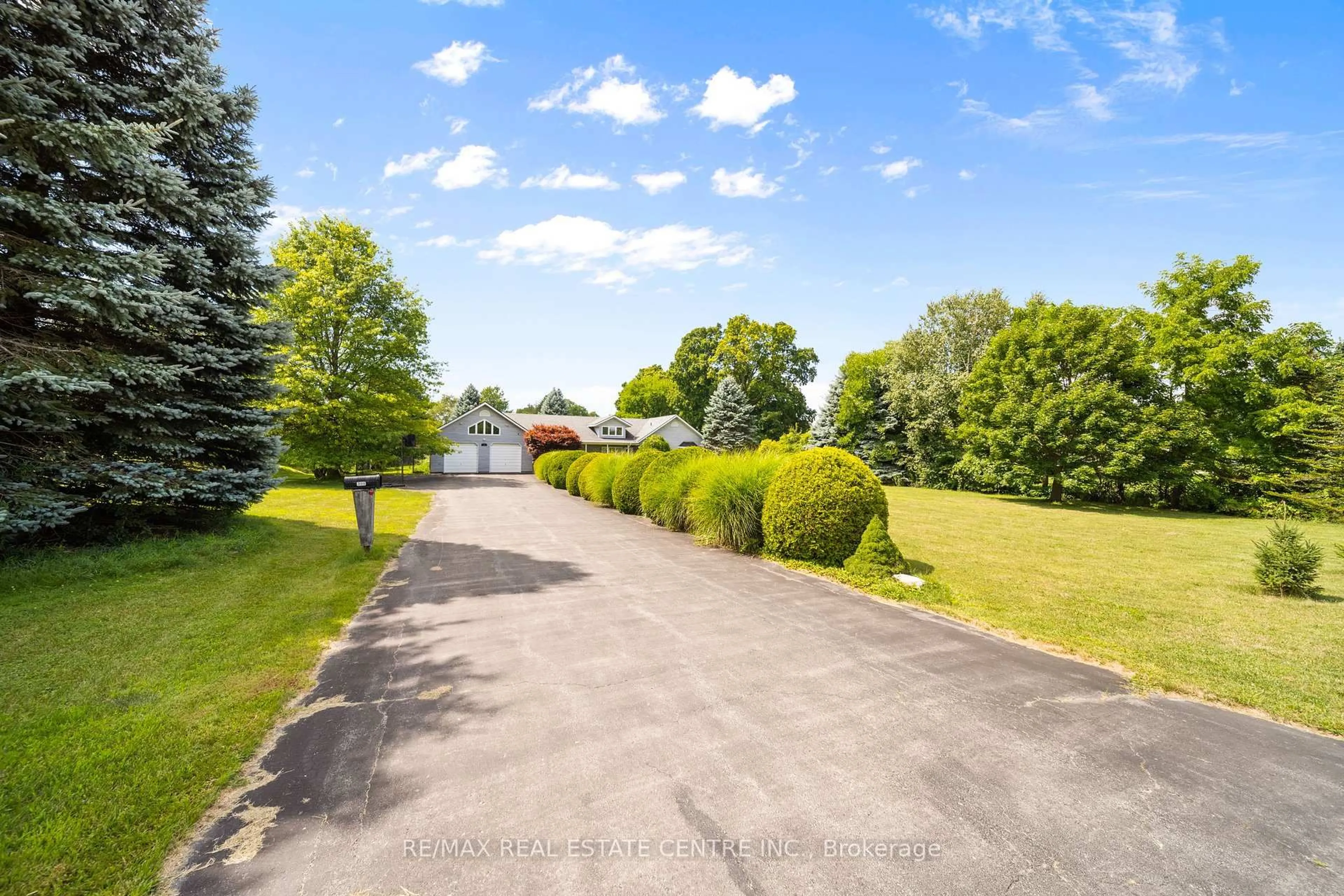 A pic from outside/outdoor area/front of a property/back of a property/a pic from drone, street for 399 Old Brock Rd, Hamilton Ontario L9H 5J1