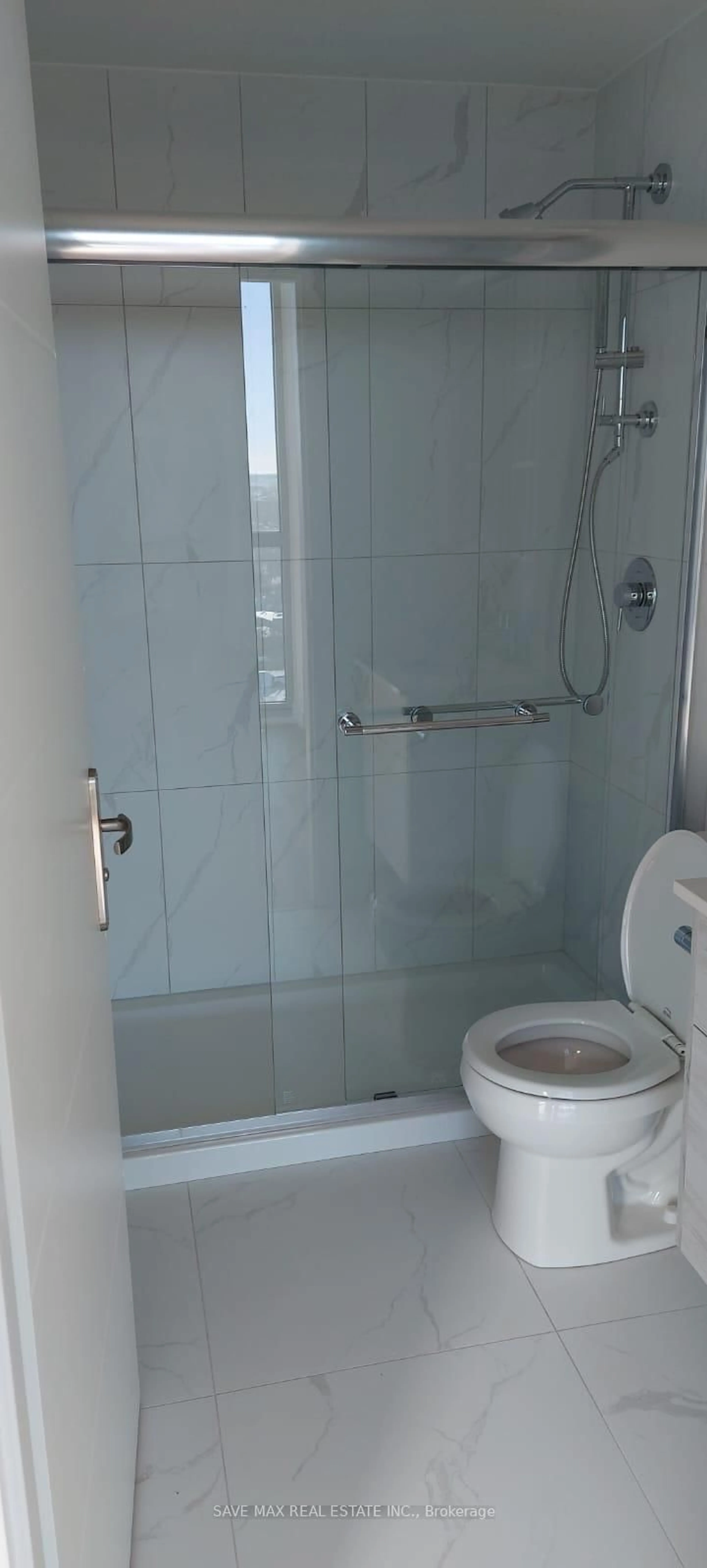 Standard bathroom, floor is not visible for 60 Frederick St #3109, Kitchener Ontario N2H 0C7