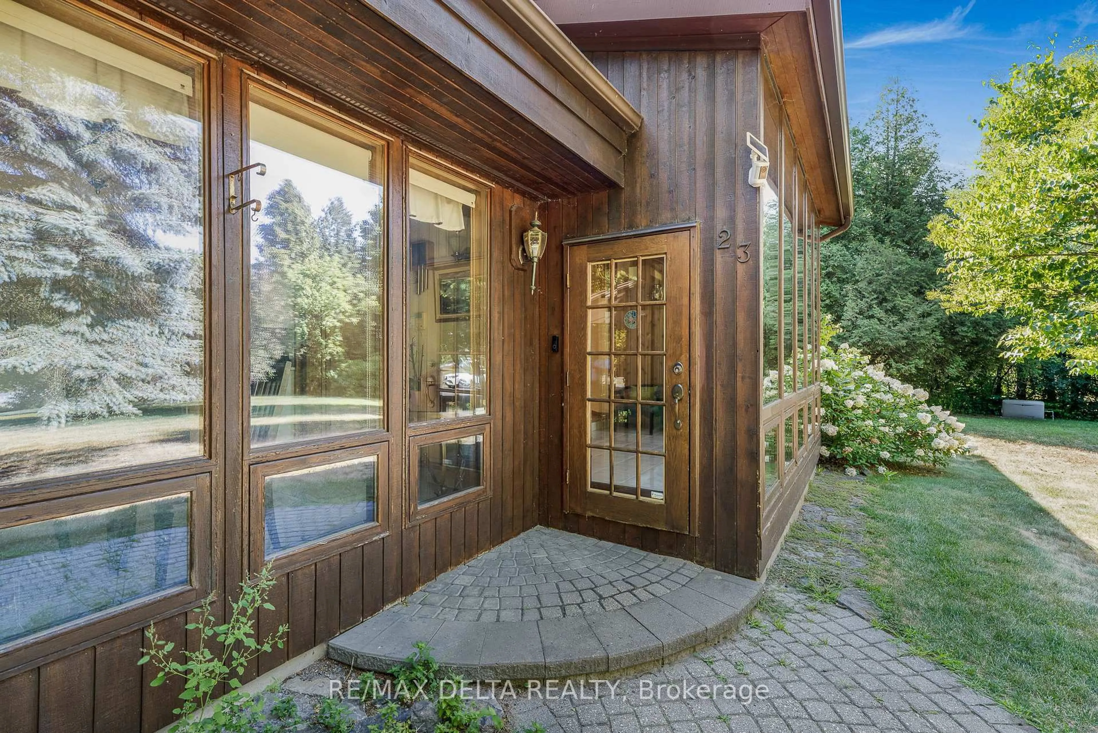 Indoor entryway for 23 Belmont St, Champlain Ontario K0B 1K0