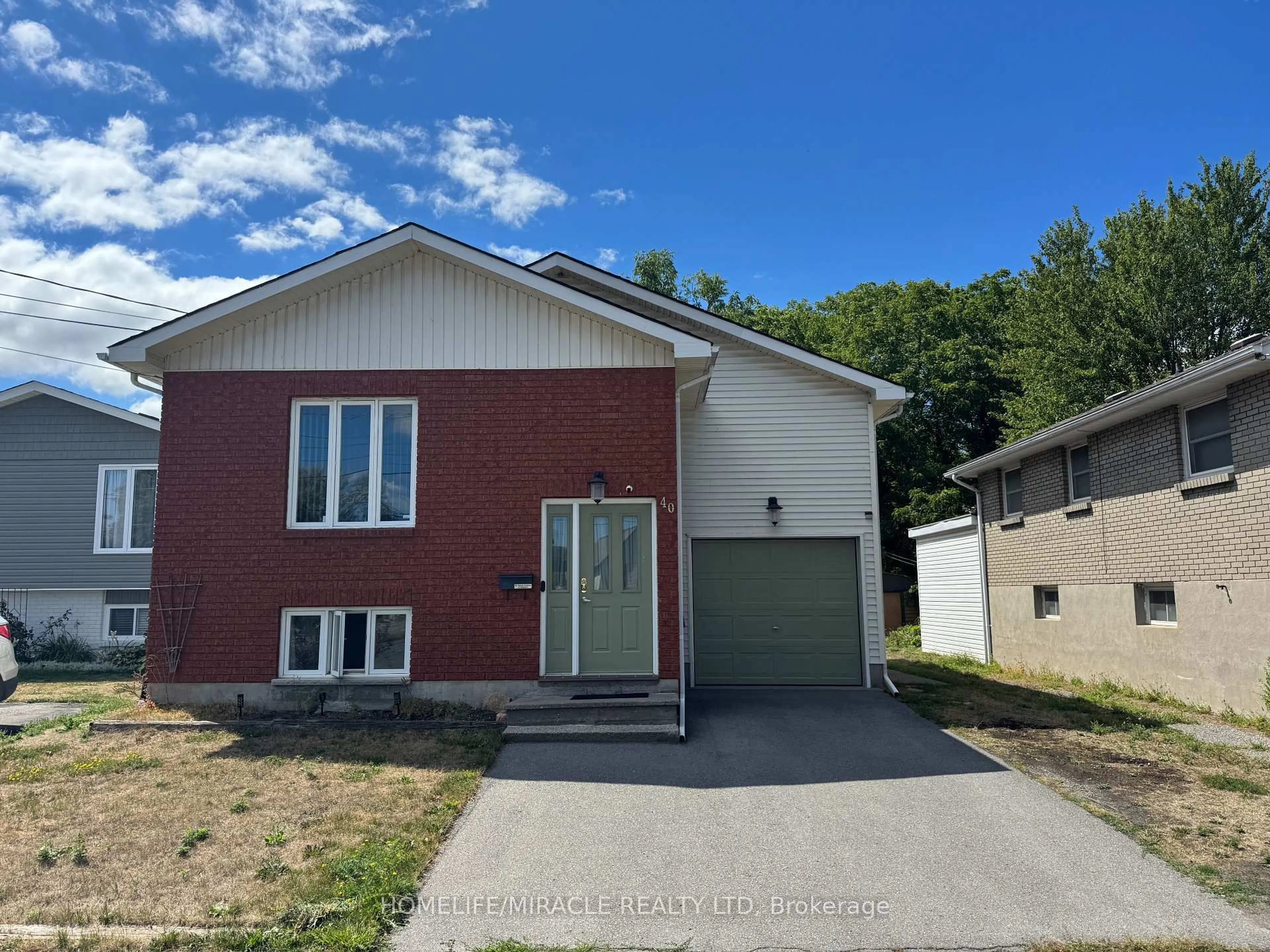 Home with vinyl exterior material, street for 40 ST. CHARLES St, Belleville Ontario K8P 2V8
