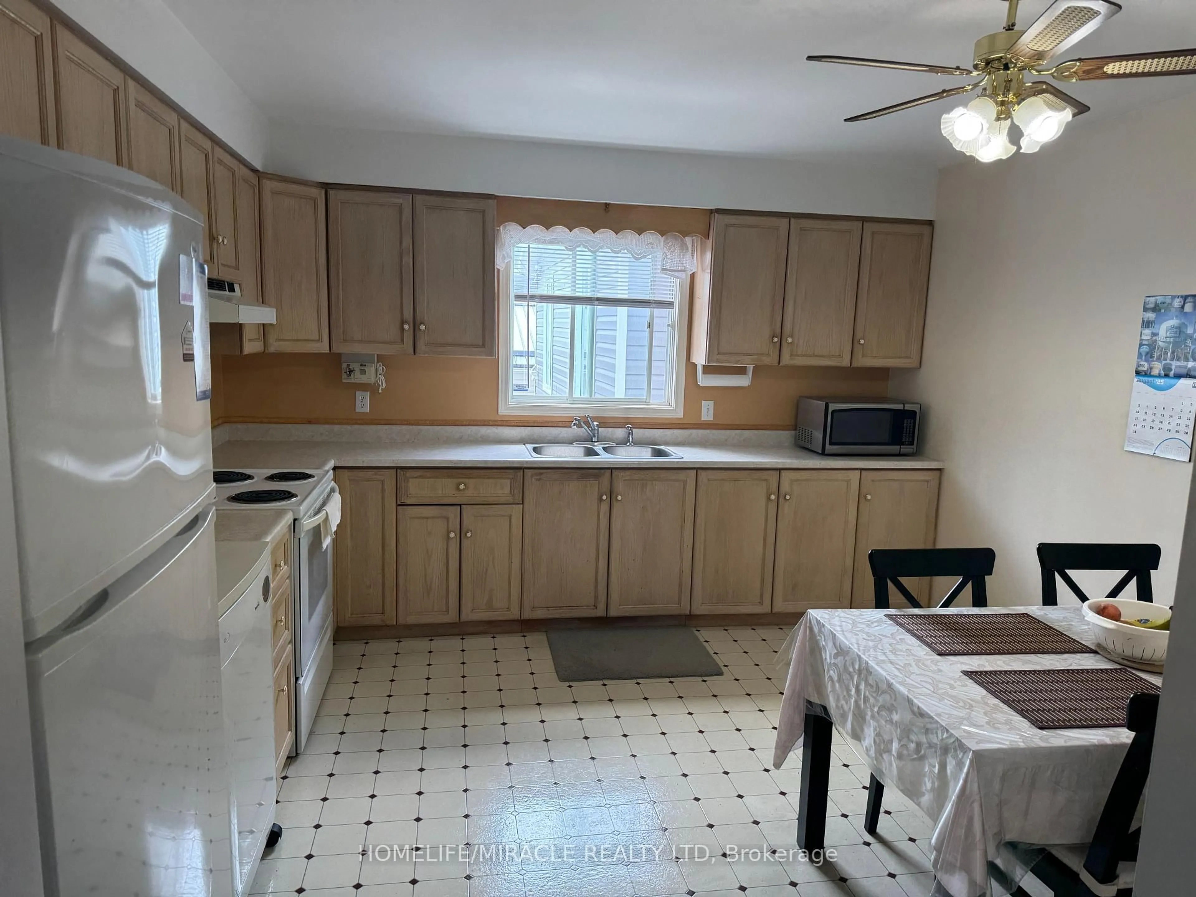 Standard kitchen, unknown for 40 ST. CHARLES St, Belleville Ontario K8P 2V8