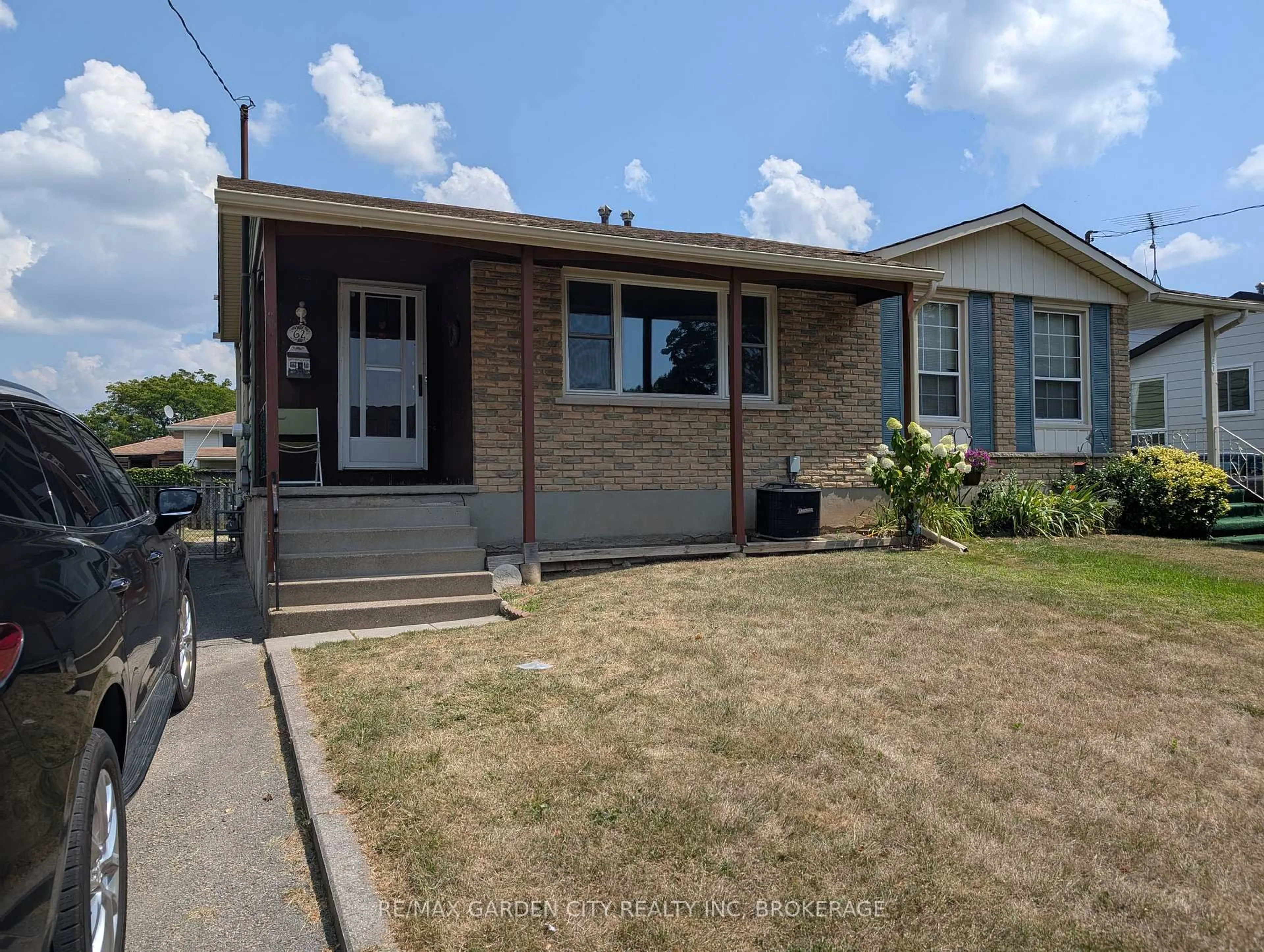 Home with vinyl exterior material, street for 62 ALLAN Dr, St. Catharines Ontario L2N 1E9