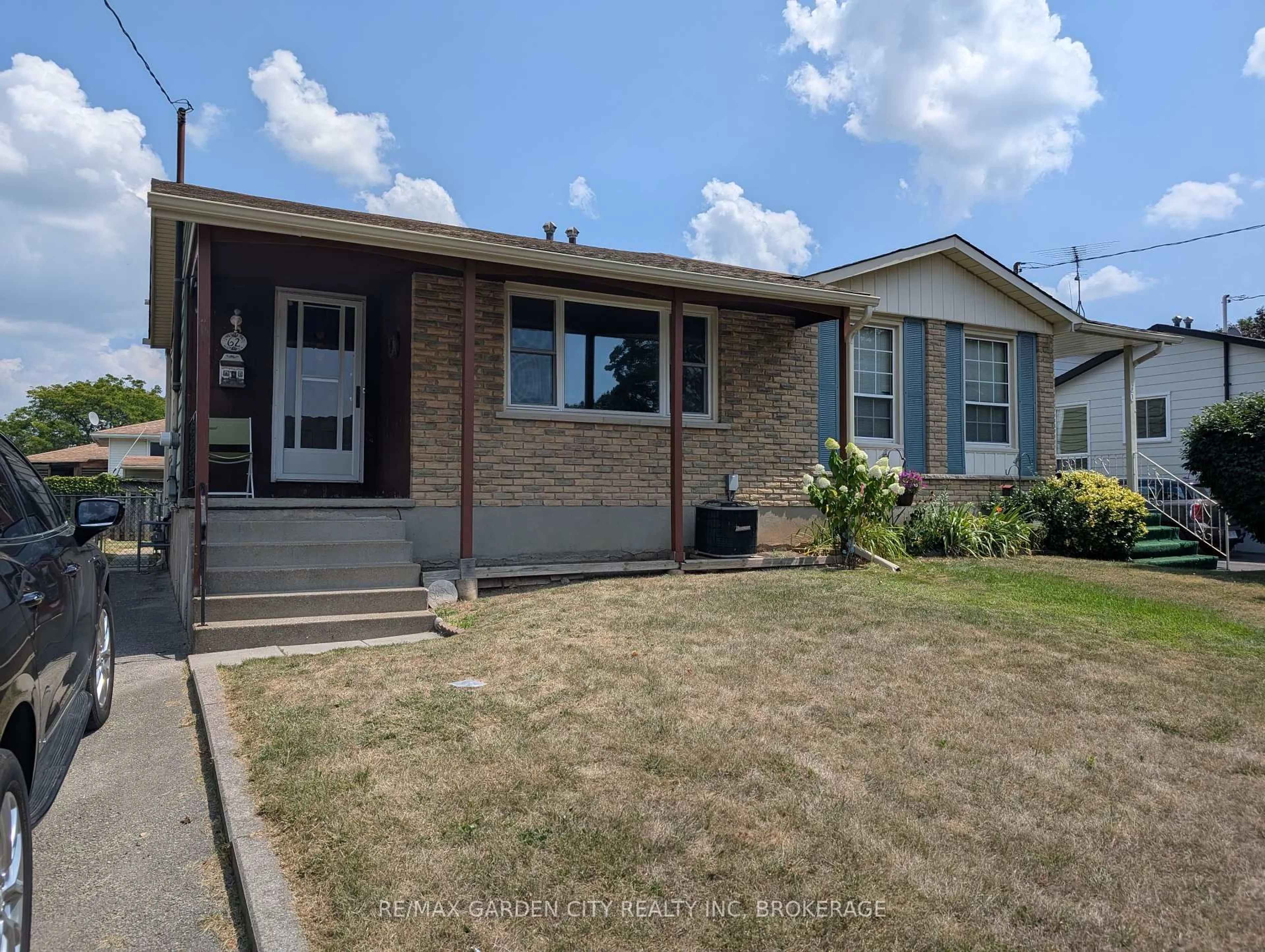 Home with vinyl exterior material, street for 62 ALLAN Dr, St. Catharines Ontario L2N 1E9