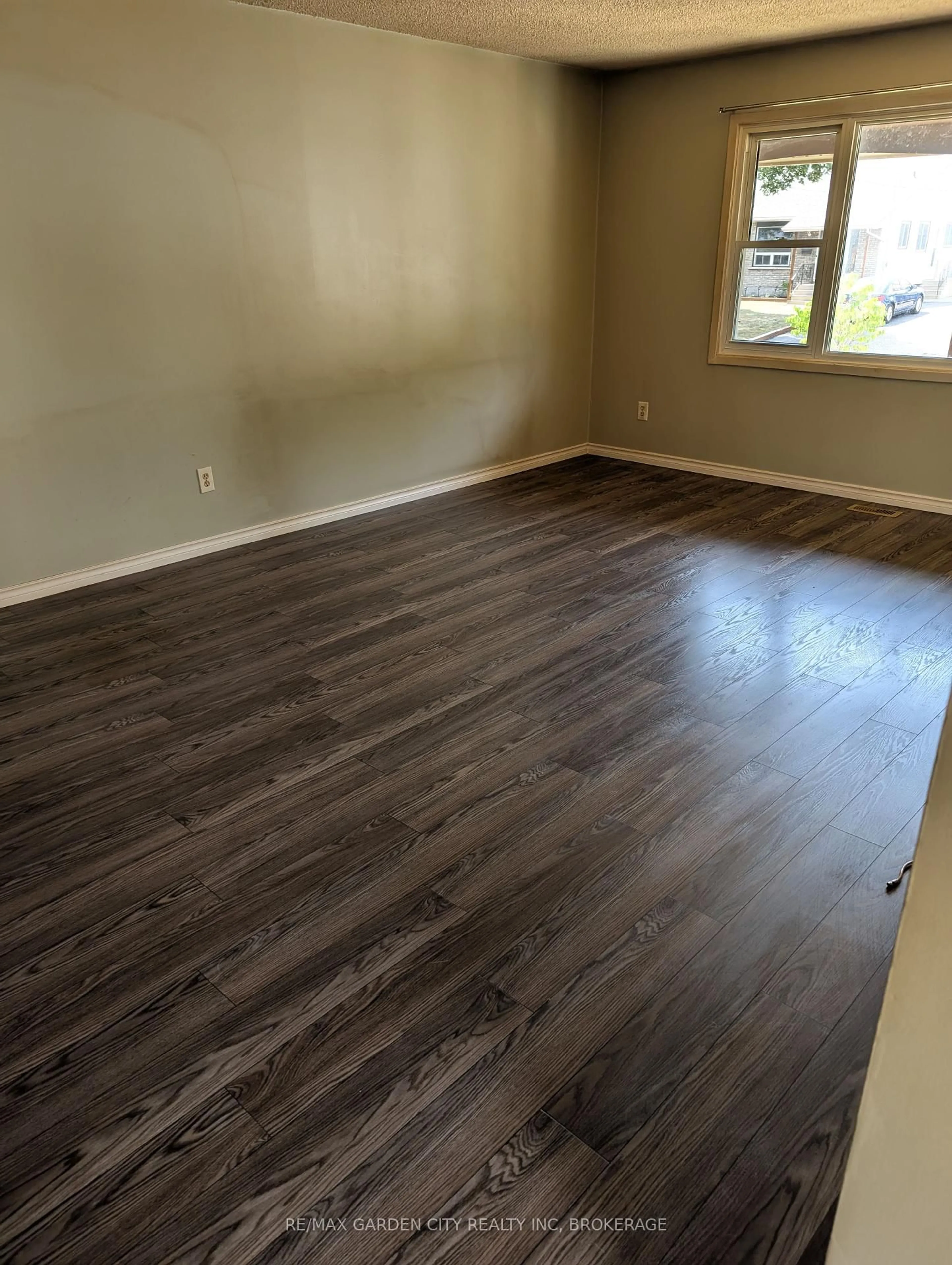 A pic of a room for 62 ALLAN Dr, St. Catharines Ontario L2N 1E9