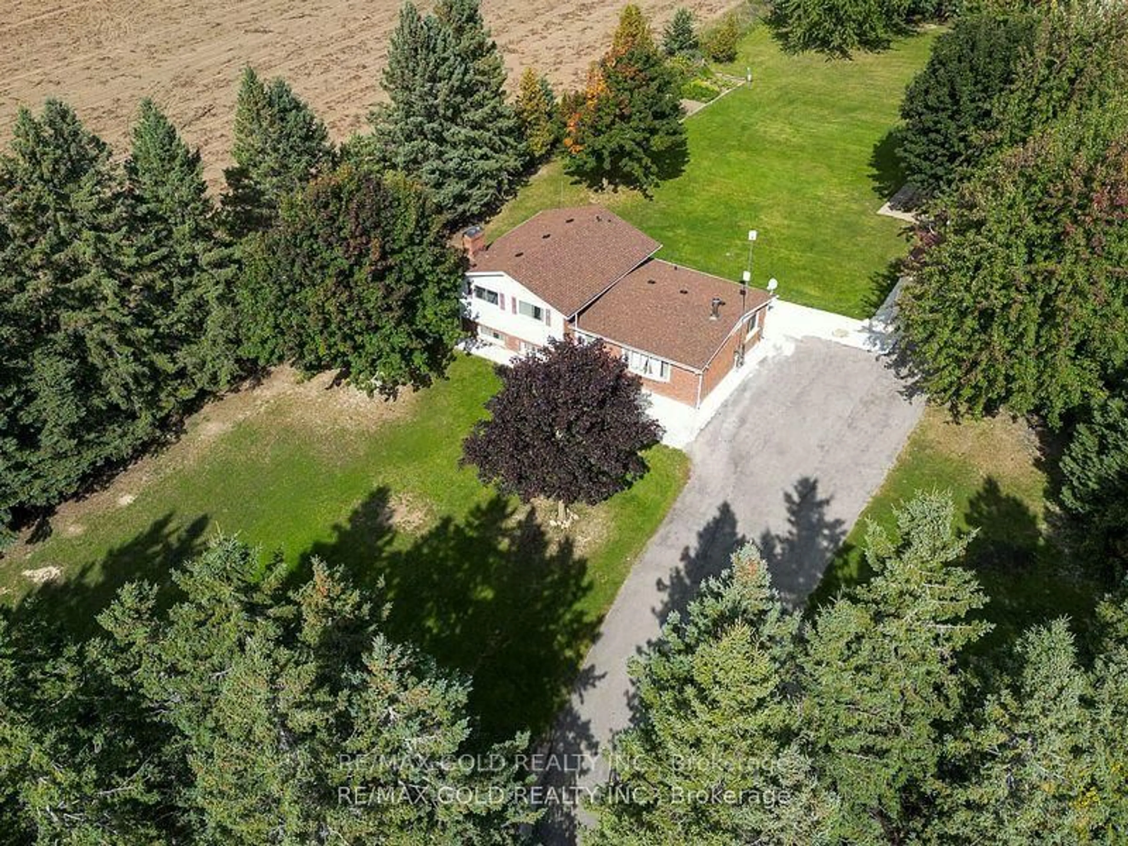 A pic from outside/outdoor area/front of a property/back of a property/a pic from drone, unknown for 286063 County Road 10 Sdrd, Mono Ontario L9W 6P5