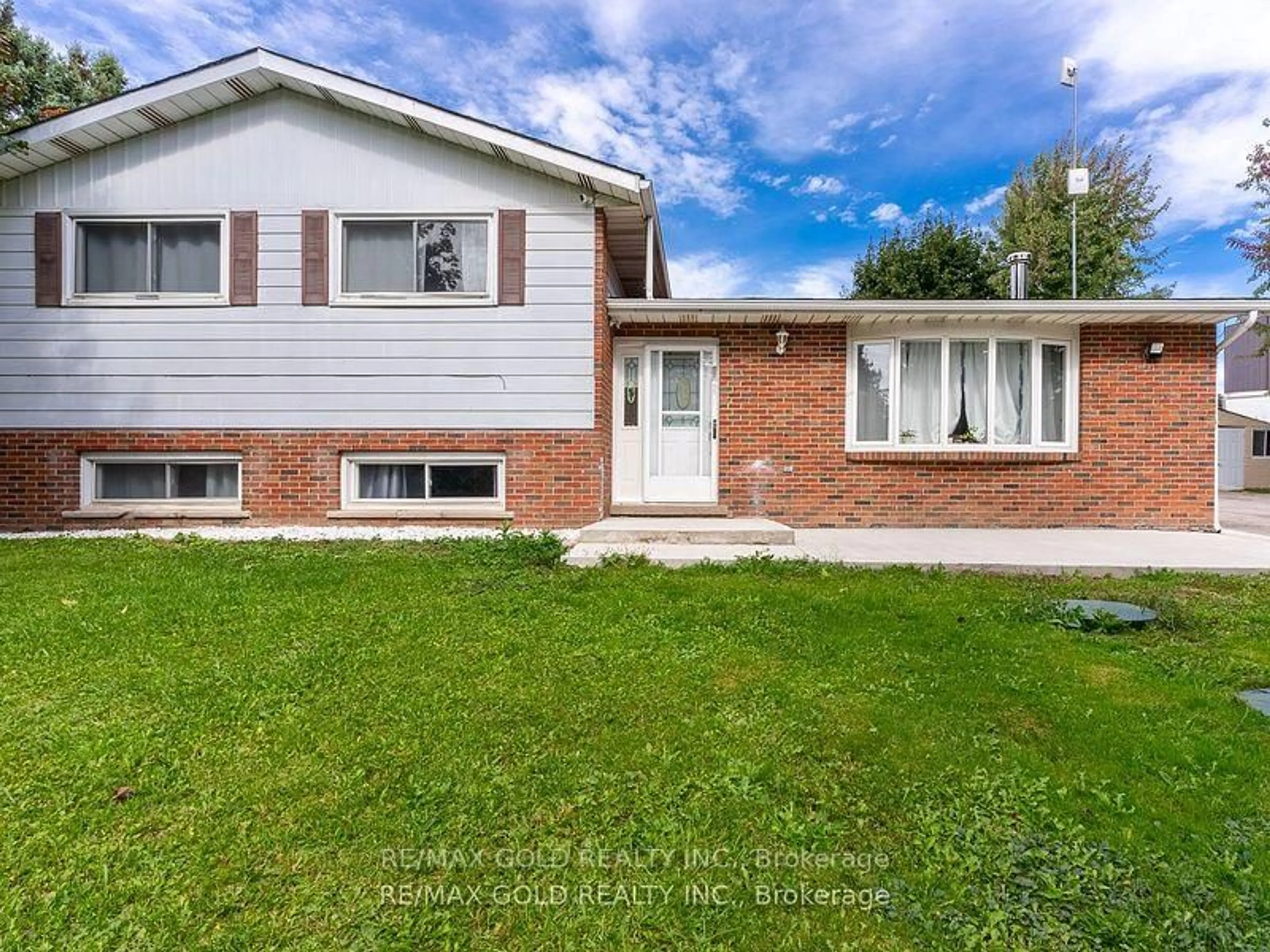 Home with brick exterior material, street for 286063 County Road 10 Sdrd, Mono Ontario L9W 6P5