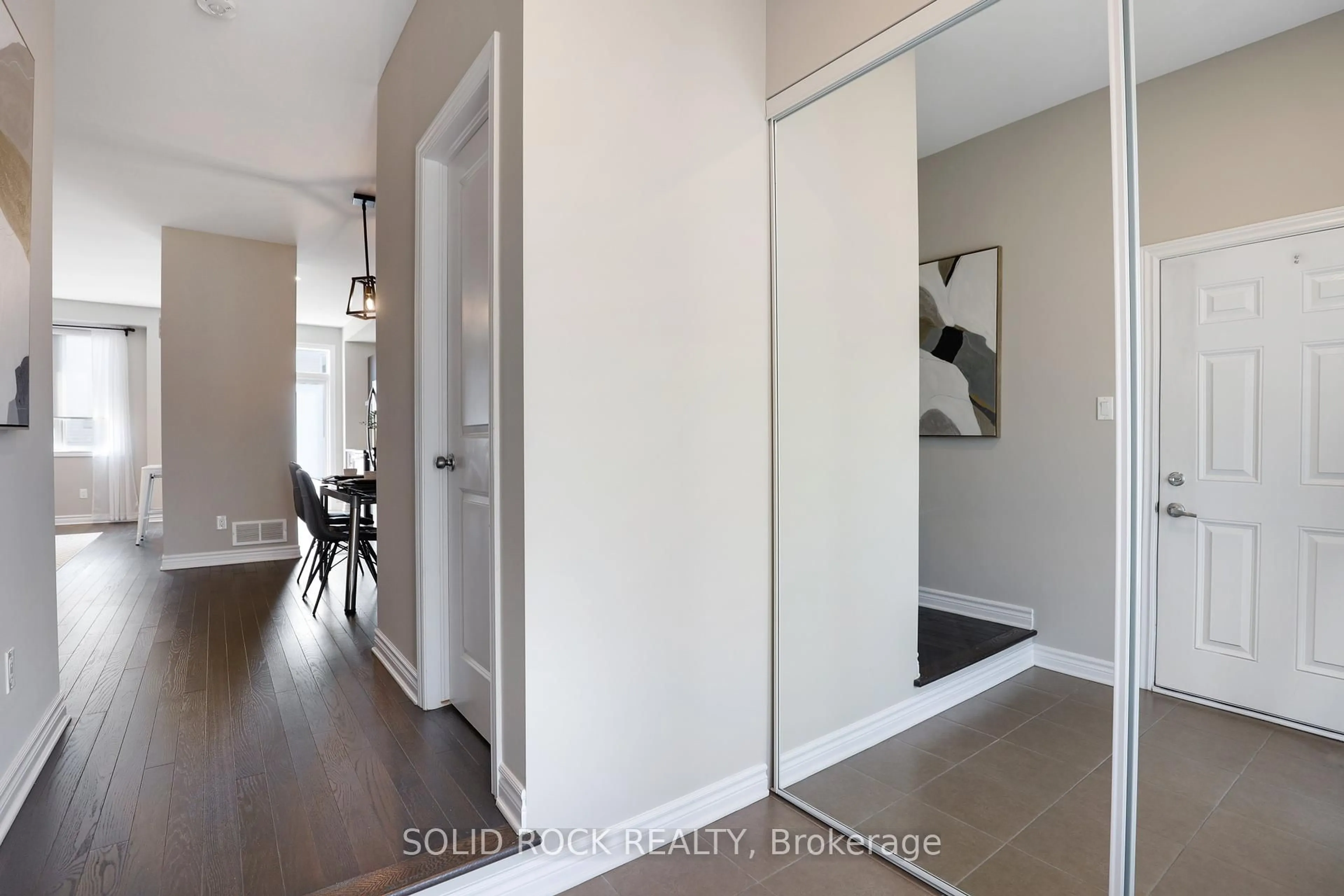 Indoor entryway for 2502 Waterlilly Way, Nepean Ontario K2J 6M3