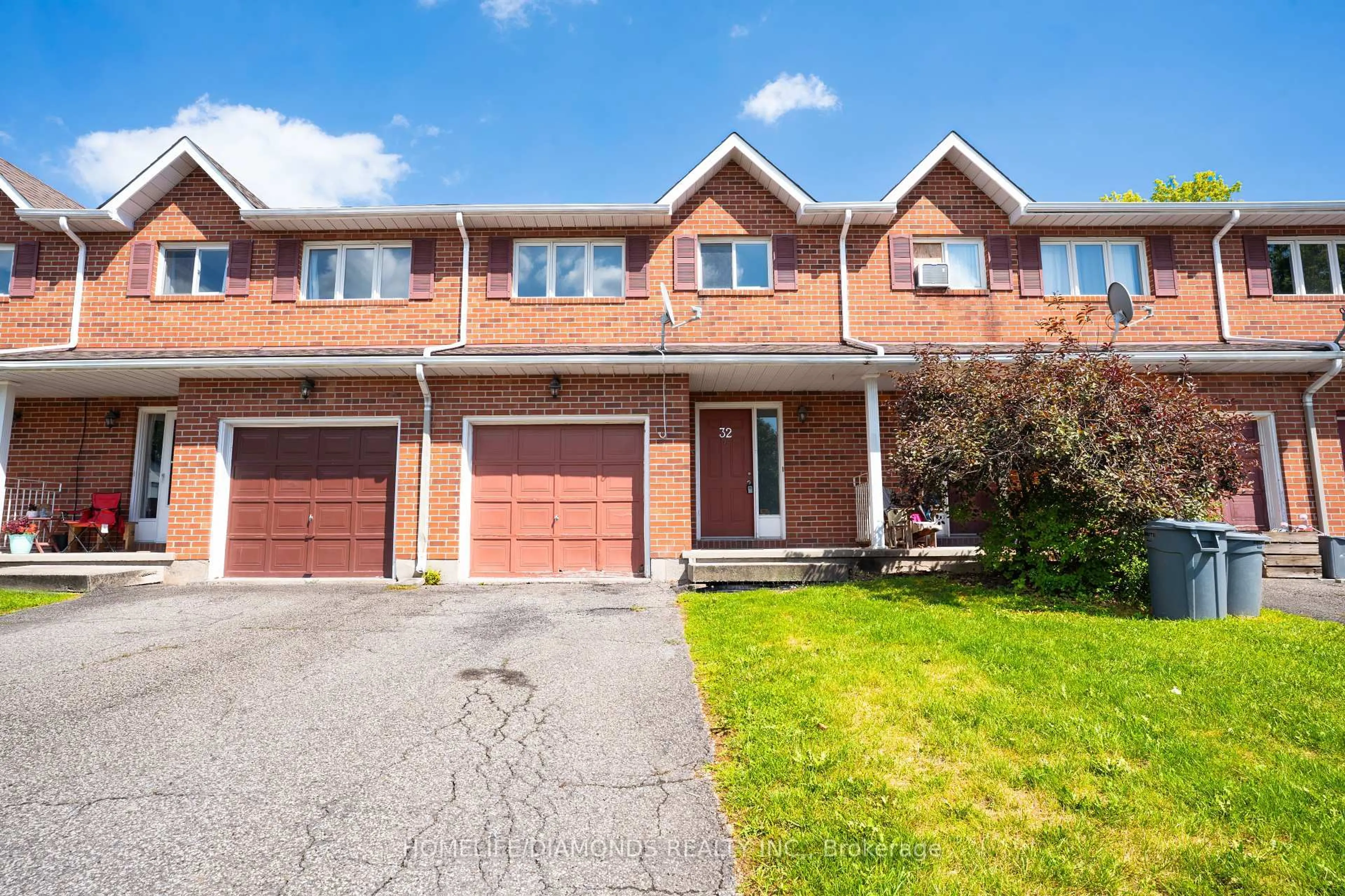 Home with brick exterior material, street for 32 NELSON Tr, Welland Ontario L3C 3V4