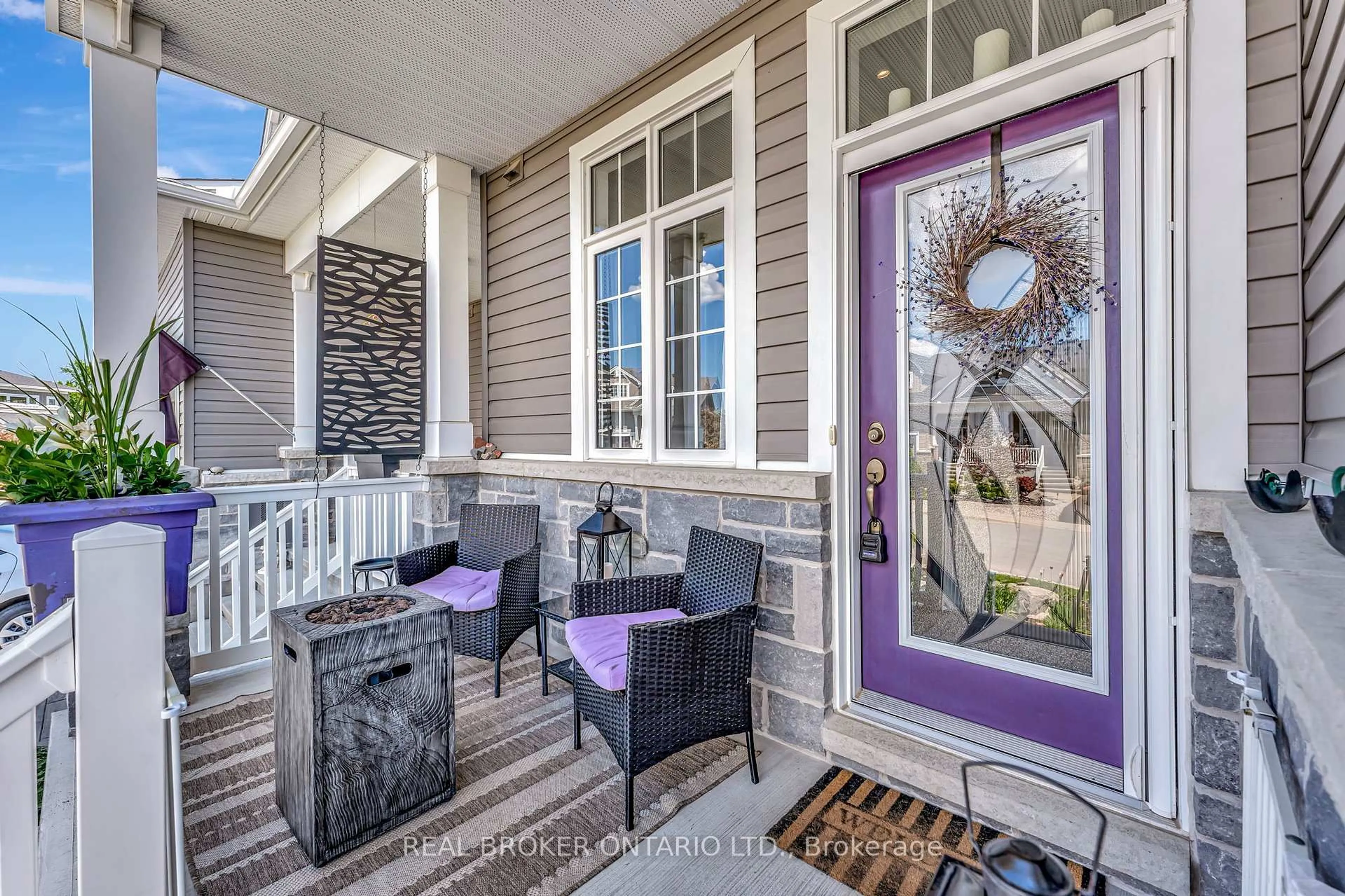 Indoor entryway for 146 Oxford St, North Grenville Ontario K0G 1J0