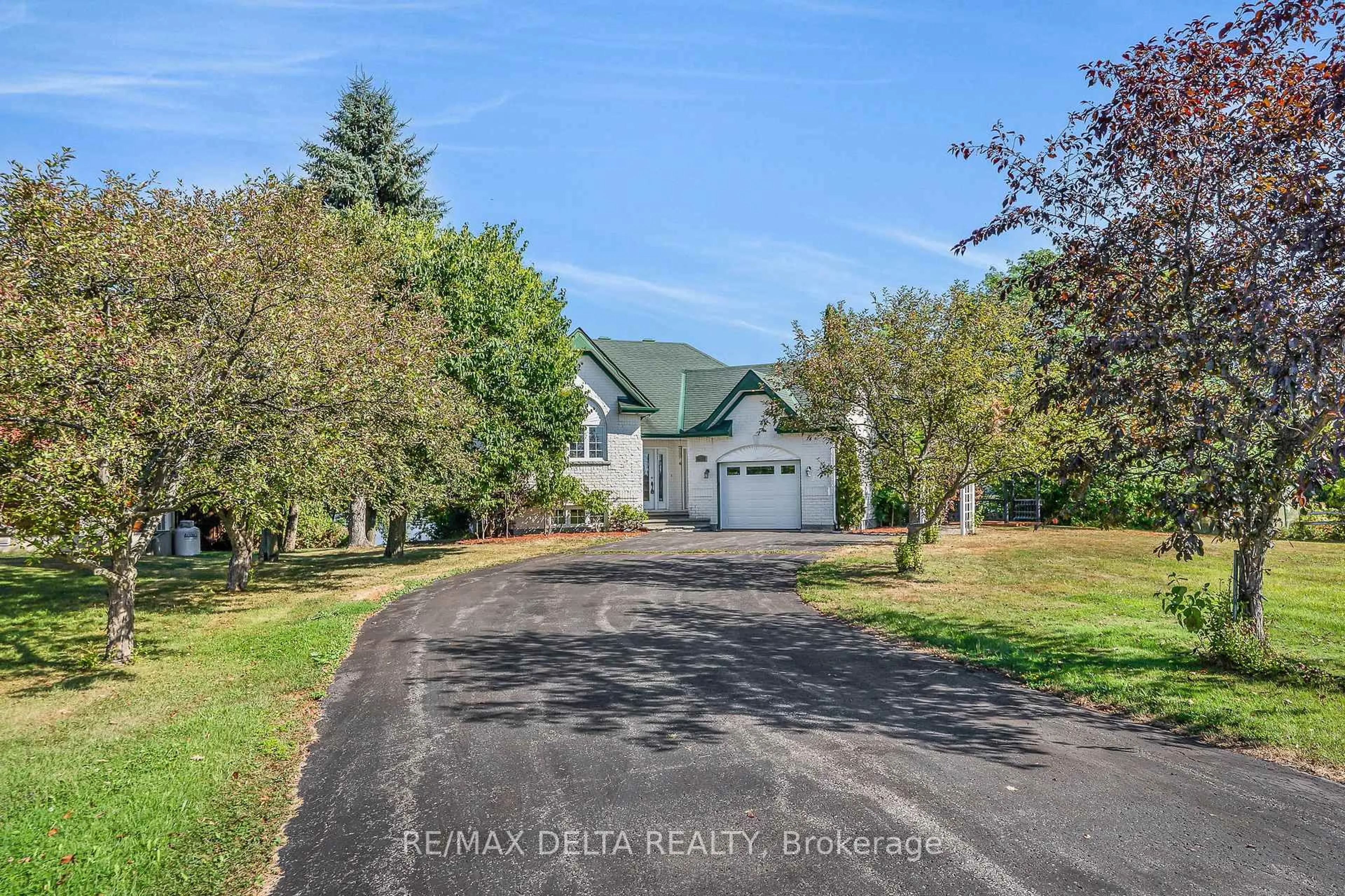 A pic from outside/outdoor area/front of a property/back of a property/a pic from drone, water/lake/river/ocean view for 3705 Old Highway 17 Rd, Clarence-Rockland Ontario K4K 1W2