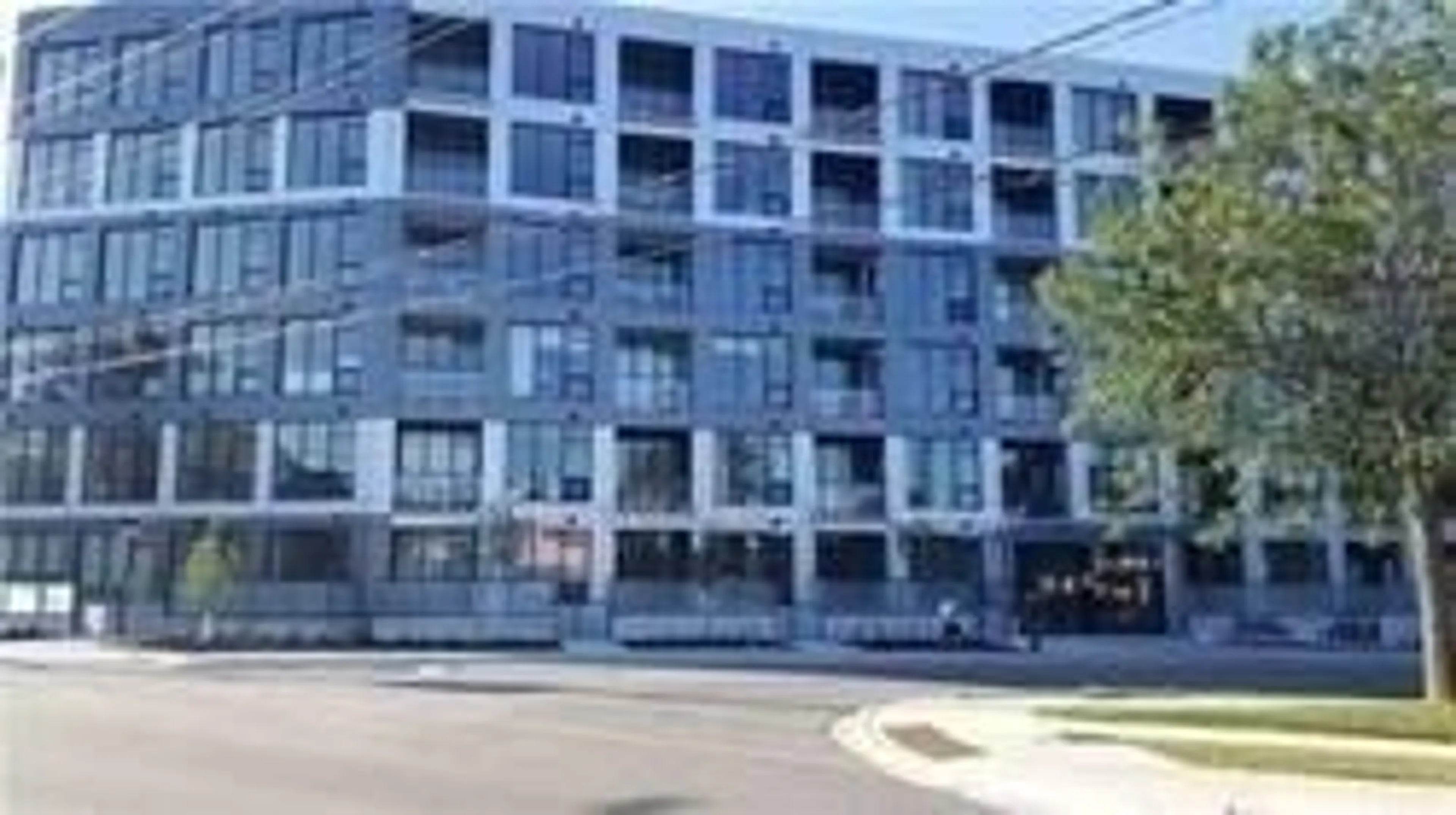Blurry image for 690 King St #617, Kitchener Ontario N2H 5L8