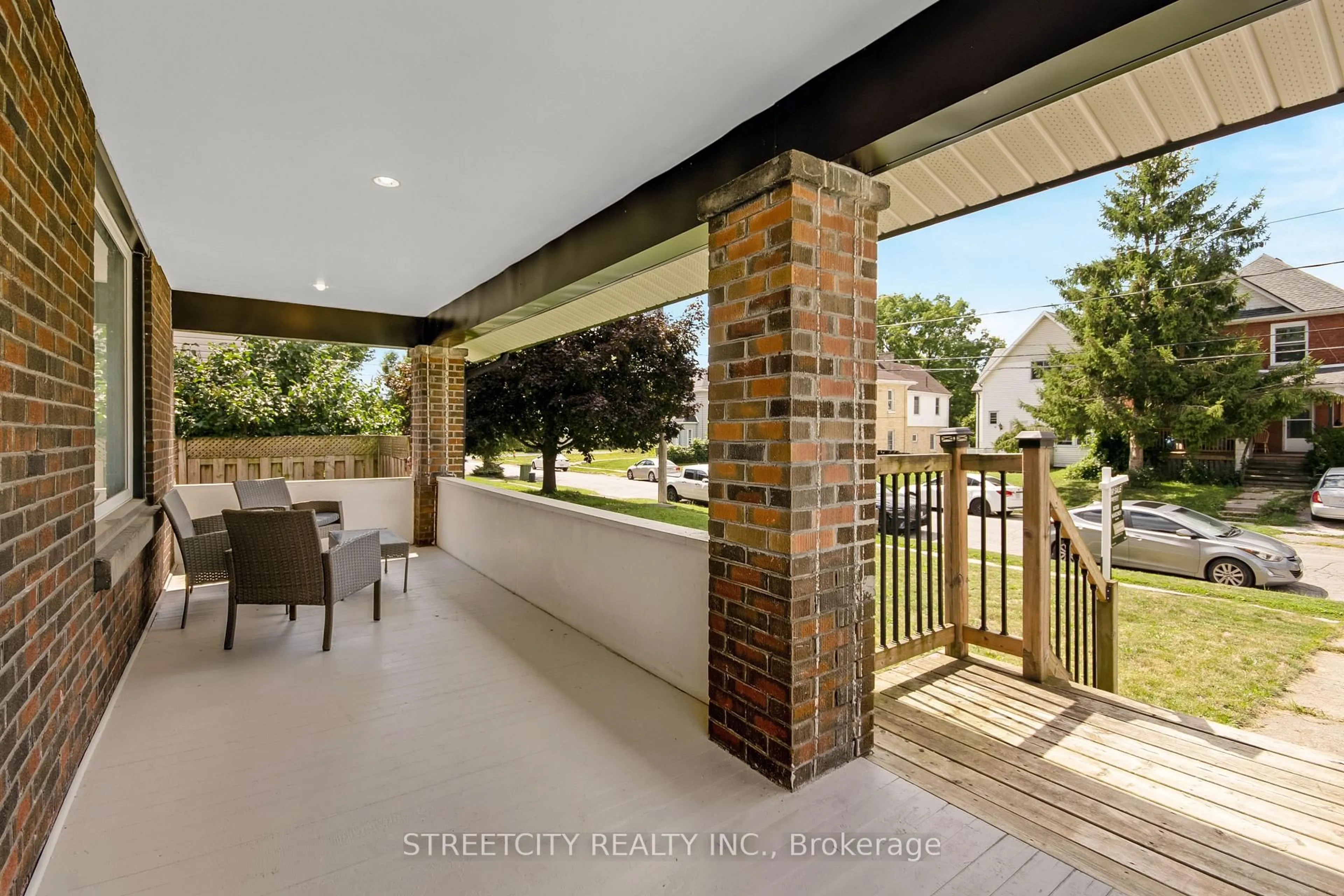 Patio, street for 81 HIAWATHA St, St. Thomas Ontario N5P 2T5