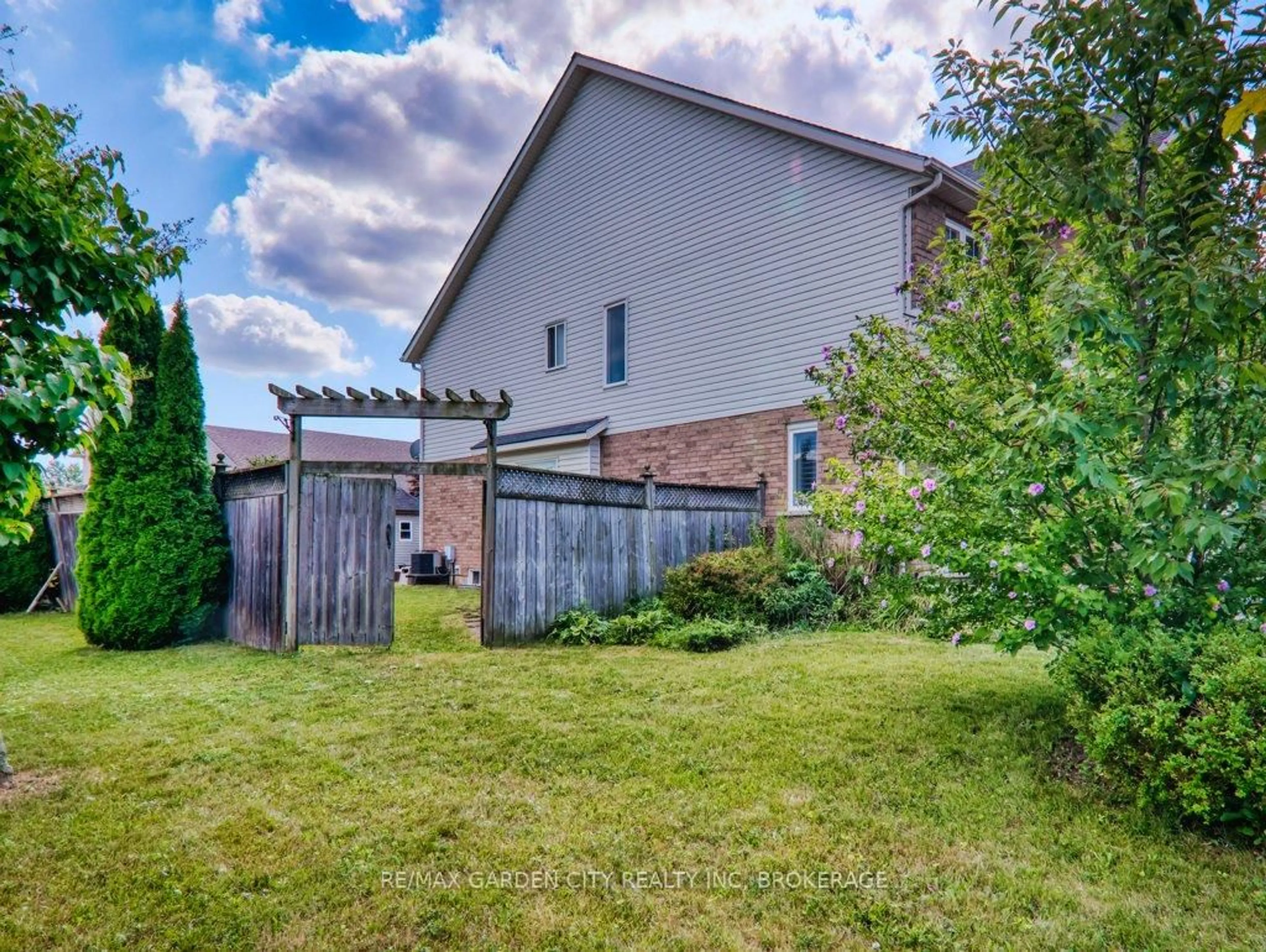 Unknown for 7161 Brittany Crt, Niagara Falls Ontario L2H 3N5