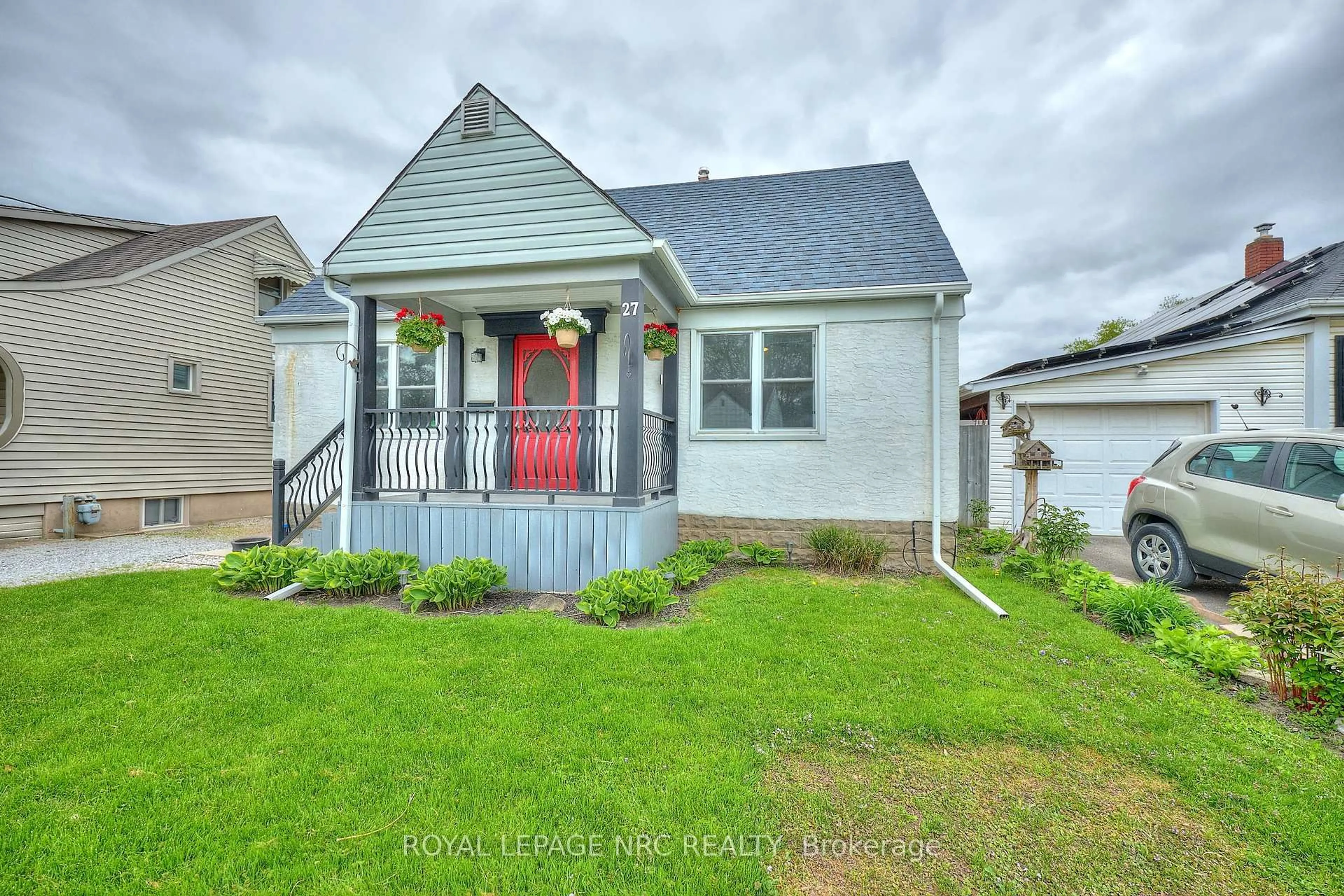 Home with vinyl exterior material, street for 27 Victoria St, St. Catharines Ontario L2S 2L1