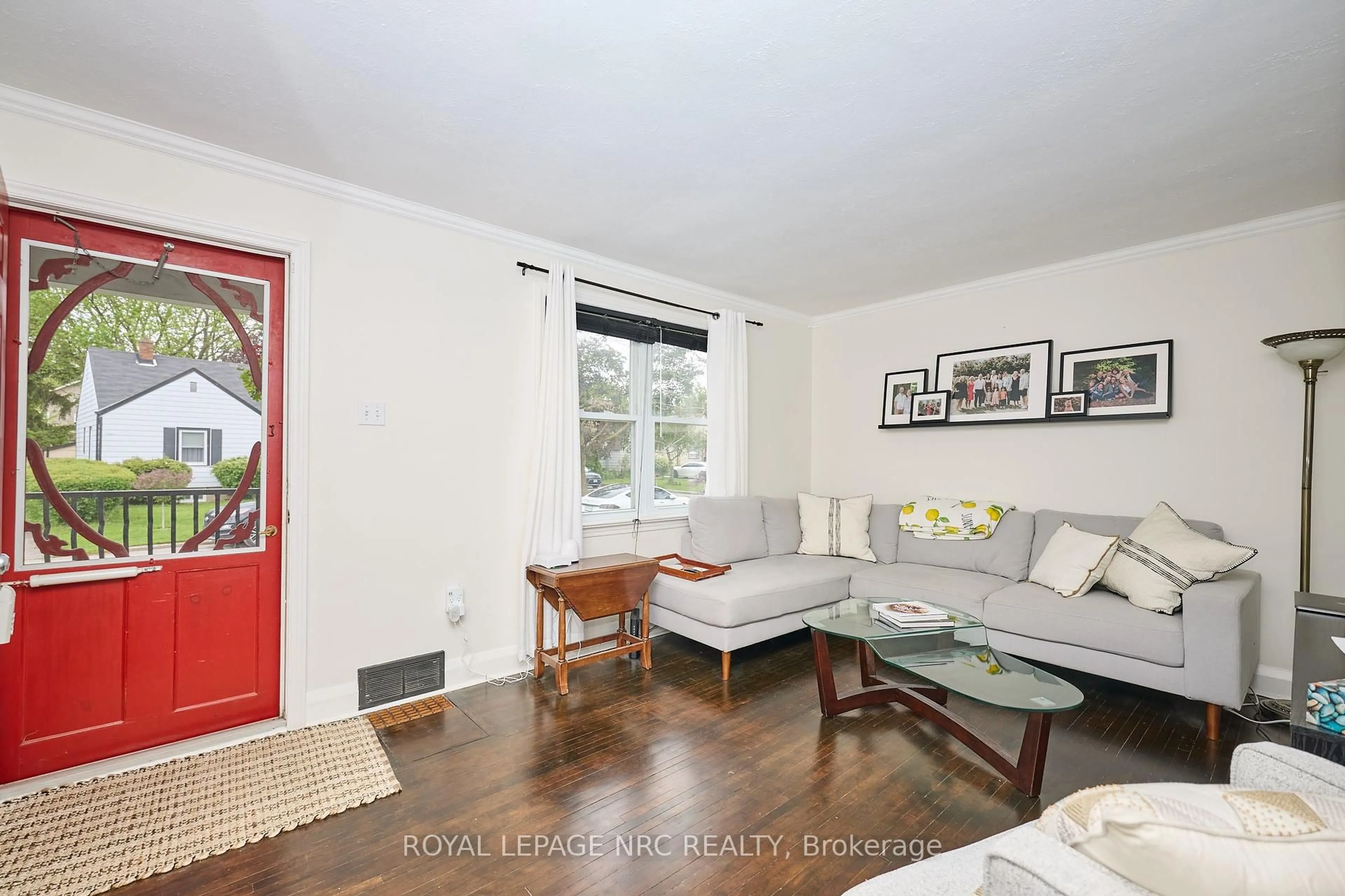Living room with furniture, unknown for 27 Victoria St, St. Catharines Ontario L2S 2L1