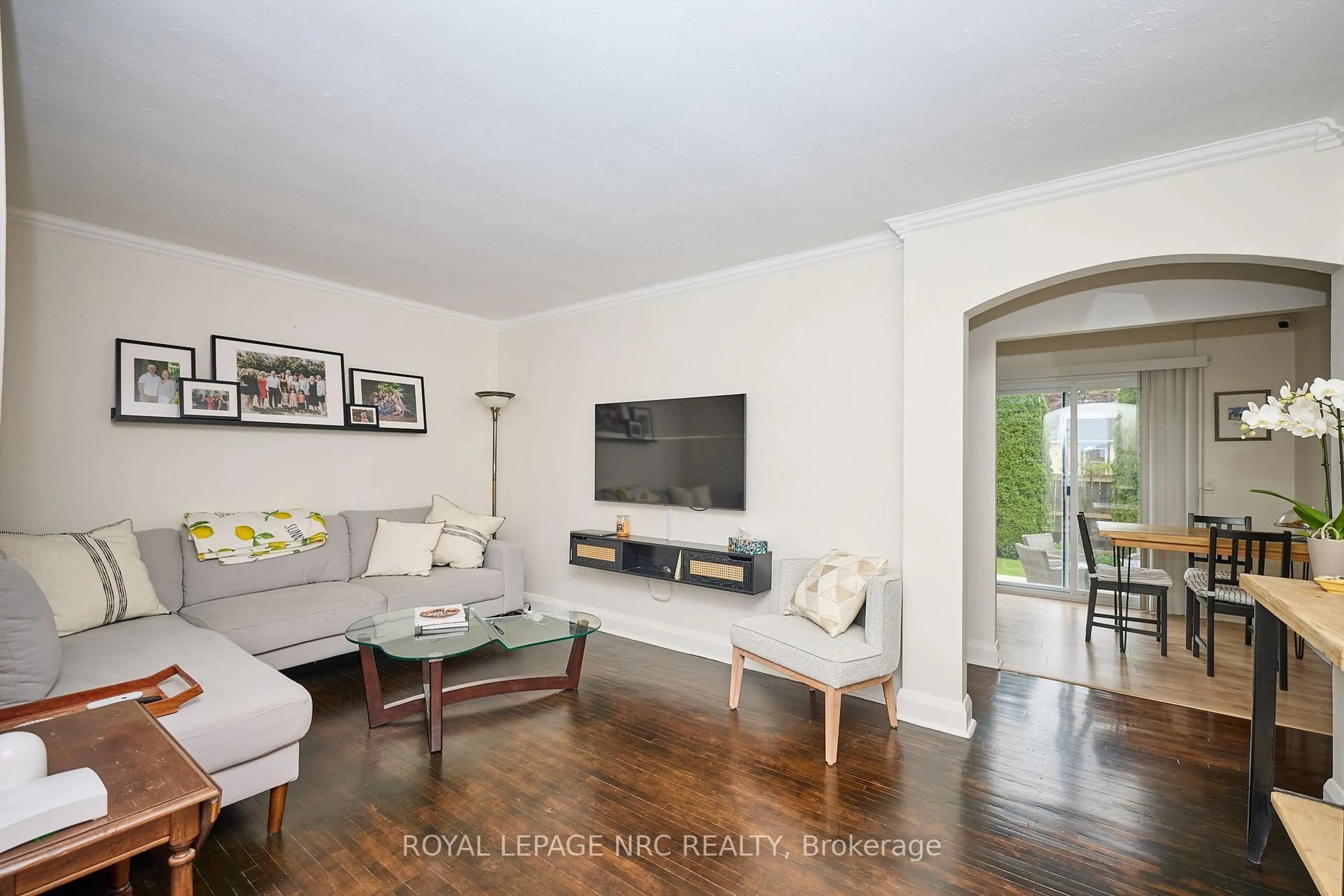 Living room with furniture, wood/laminate floor for 27 Victoria St, St. Catharines Ontario L2S 2L1