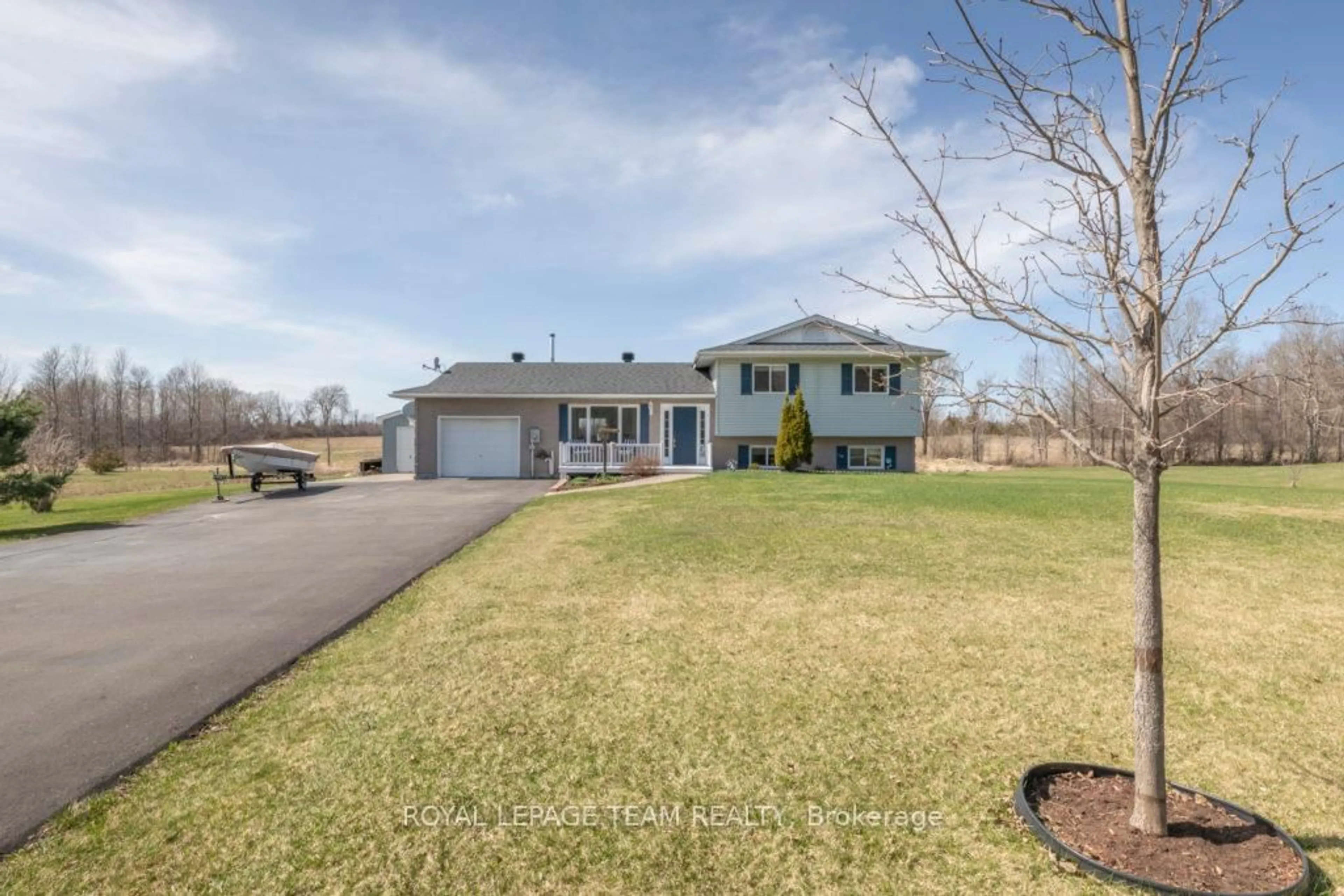 A pic from outside/outdoor area/front of a property/back of a property/a pic from drone, street for 772 Kitley Line 3 Rd Rd, Elizabethtown-Kitley Ontario K0G 1G0