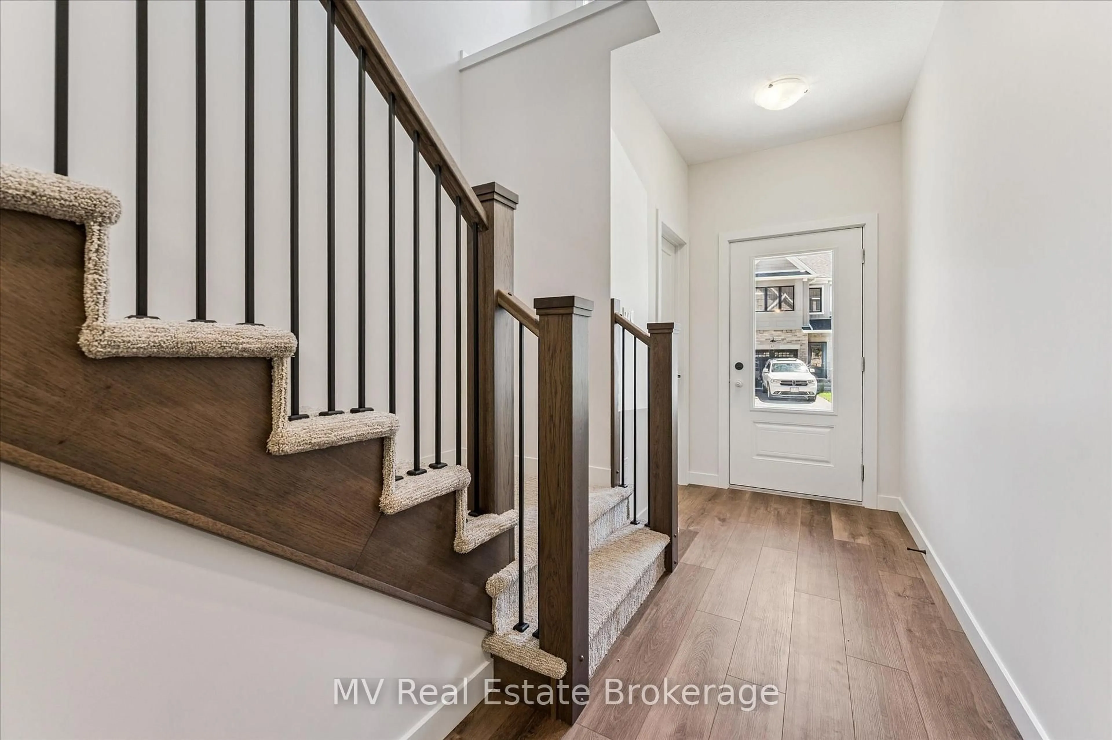 Indoor entryway for 46 Fieldstone Lane Private, Centre Wellington Ontario N0B 1S0