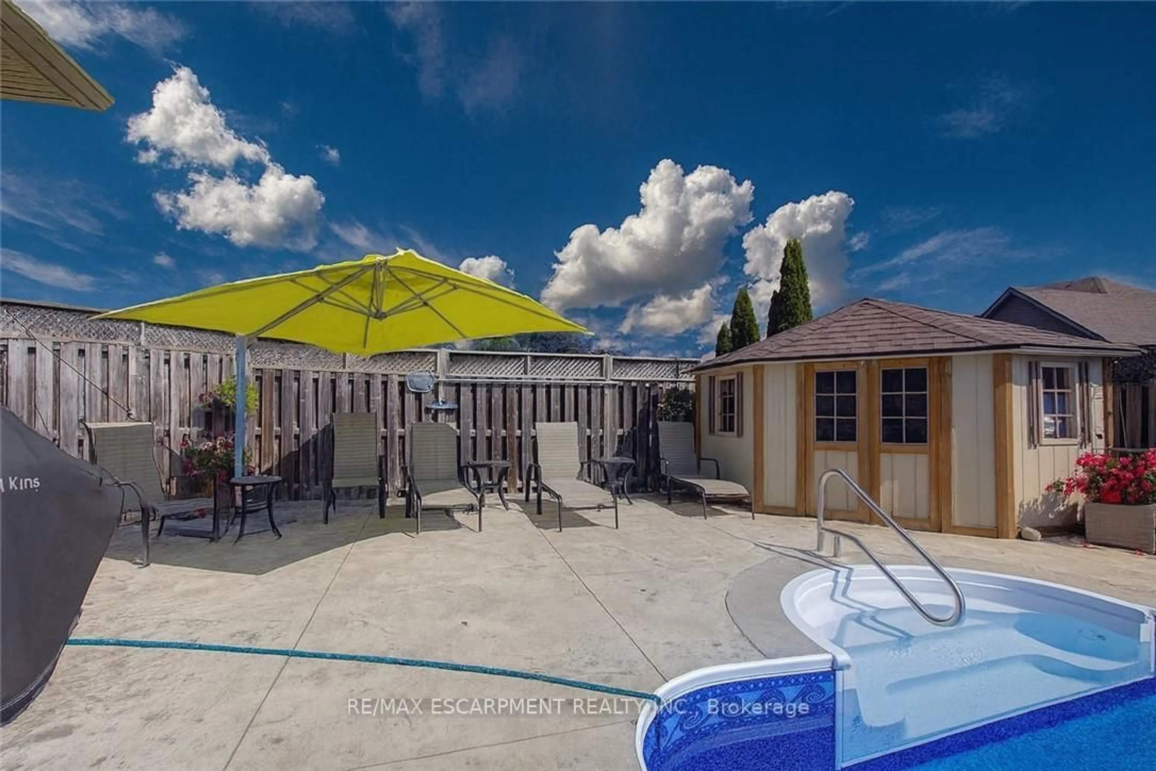 Patio, water/lake/river/ocean view for 44 IRONGATE Dr, Brant Ontario N3L 4G3