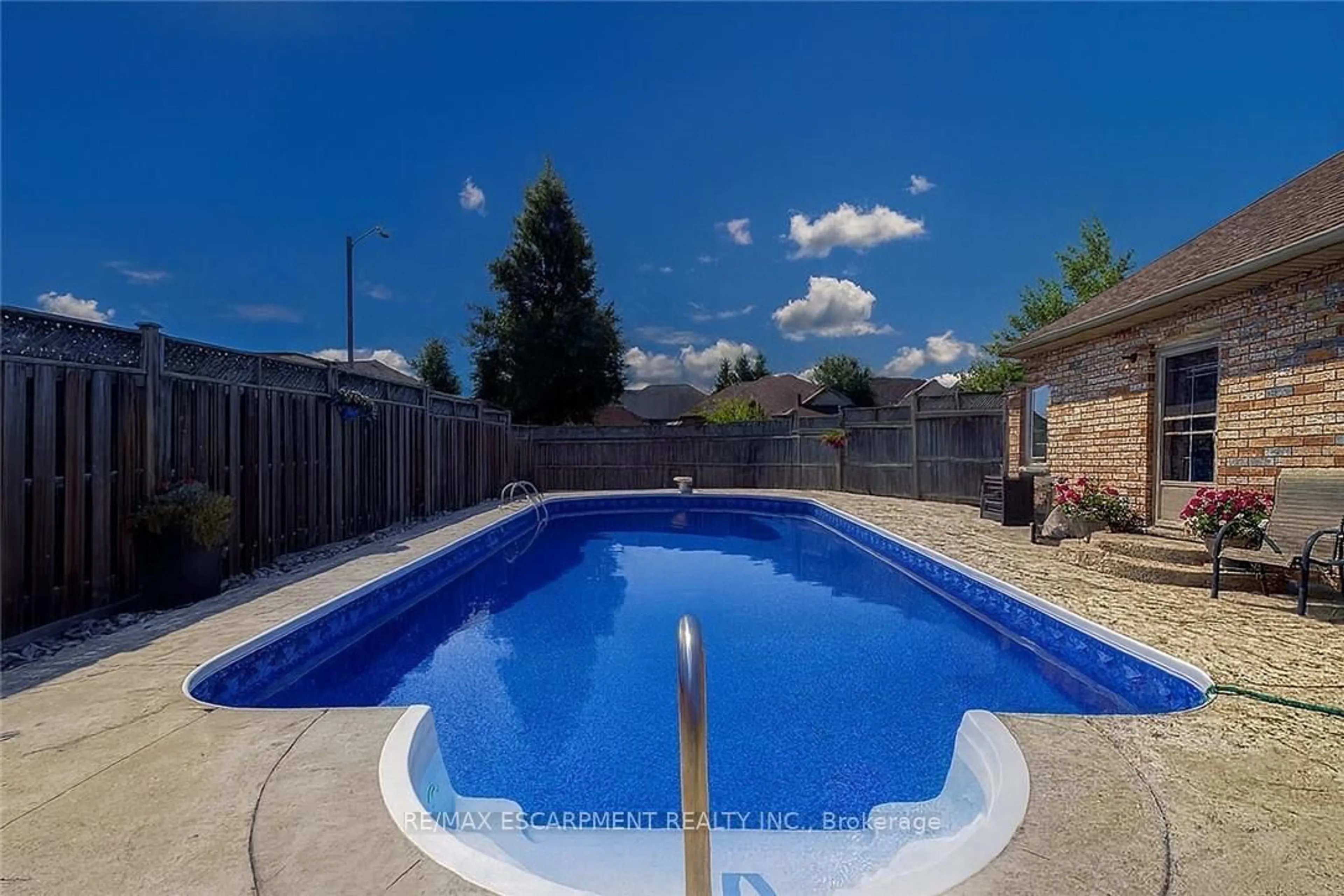 Pool for 44 IRONGATE Dr, Brant Ontario N3L 4G3