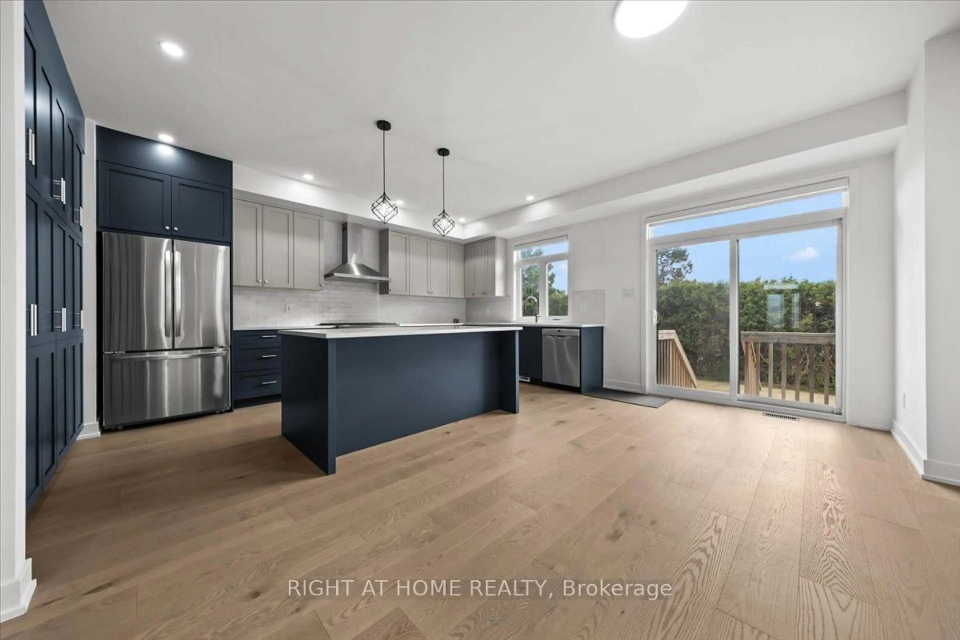 Open concept kitchen, wood/laminate floor for 610 KENEBEEK St, Manotick Ontario K4M 0M3