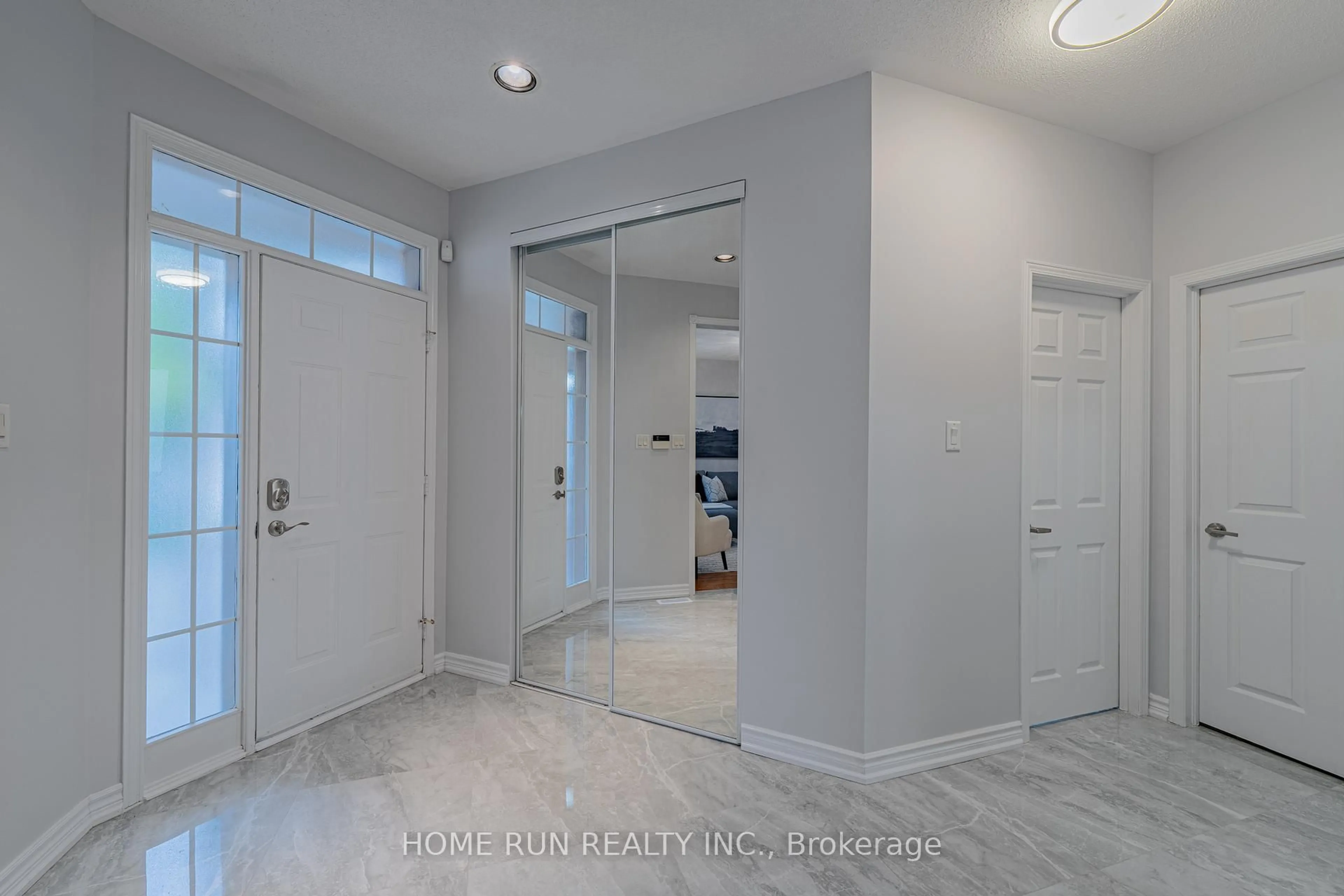 Indoor entryway for 15 Cheltonia Way, Ottawa Ontario K2T 1G6