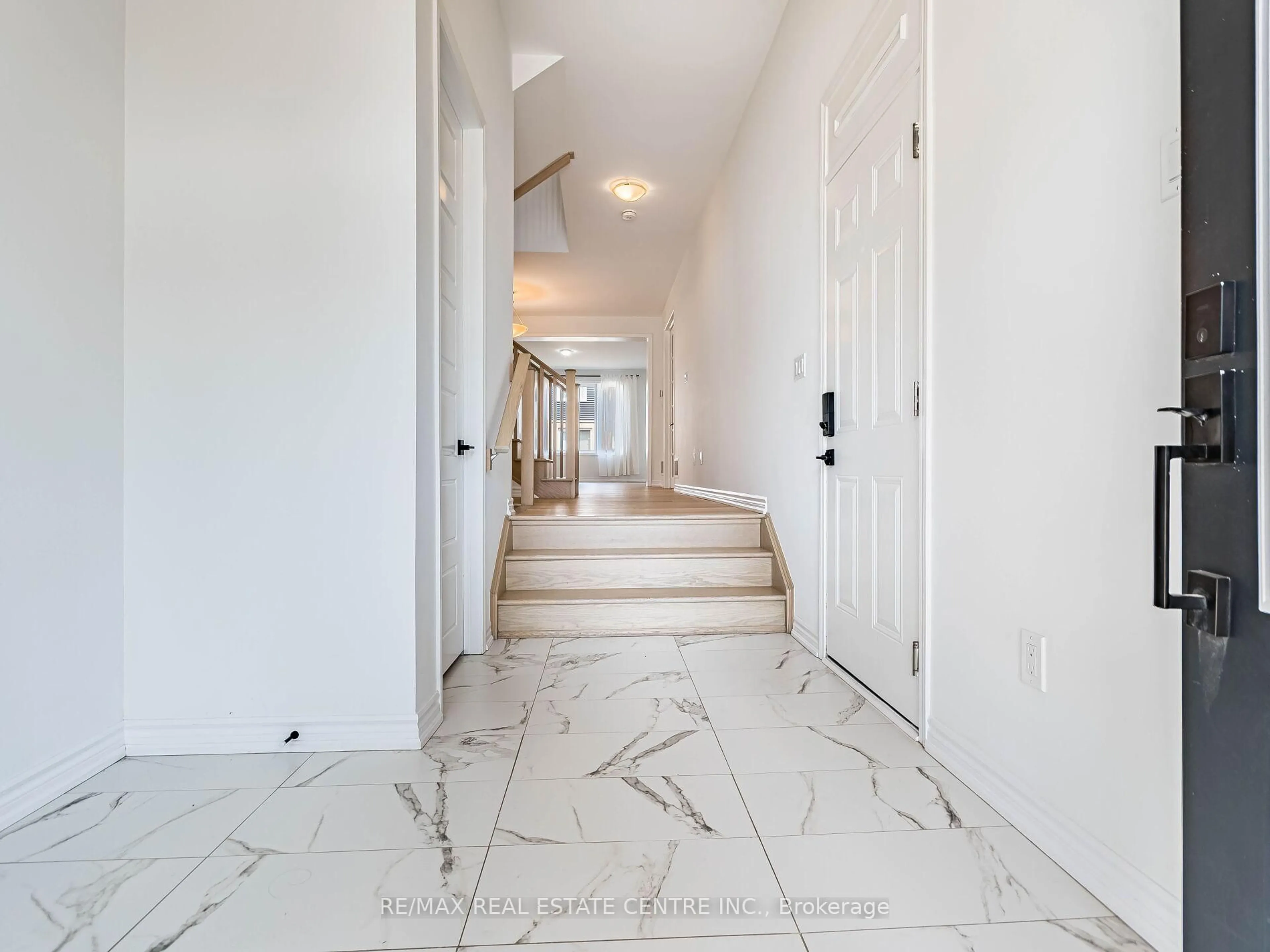Indoor foyer for 71 Routley St, Kitchener Ontario N2E 3X8