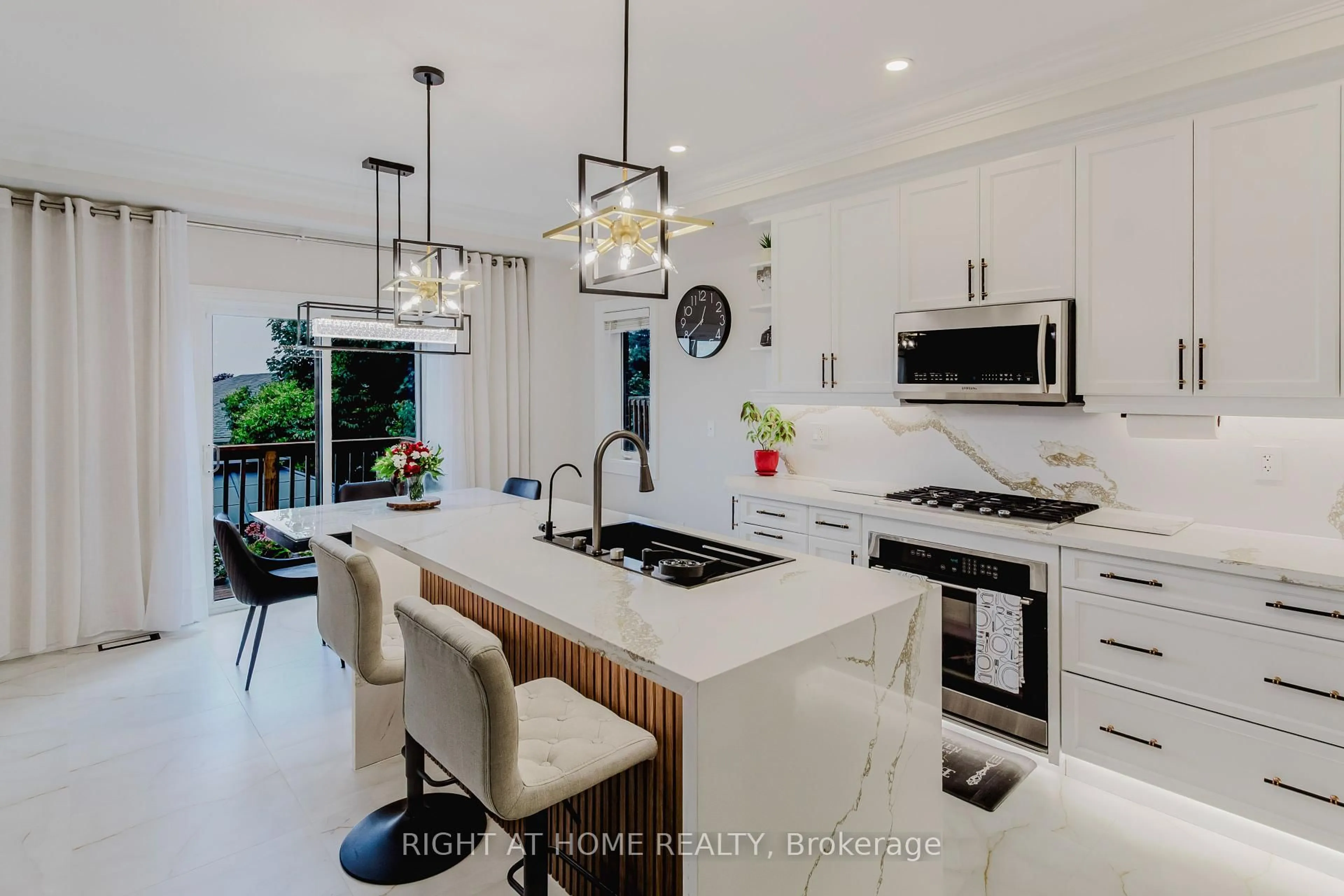 Open concept kitchen, ceramic/tile floor for 12 Bankfield Cres, Hamilton Ontario L8J 0B9