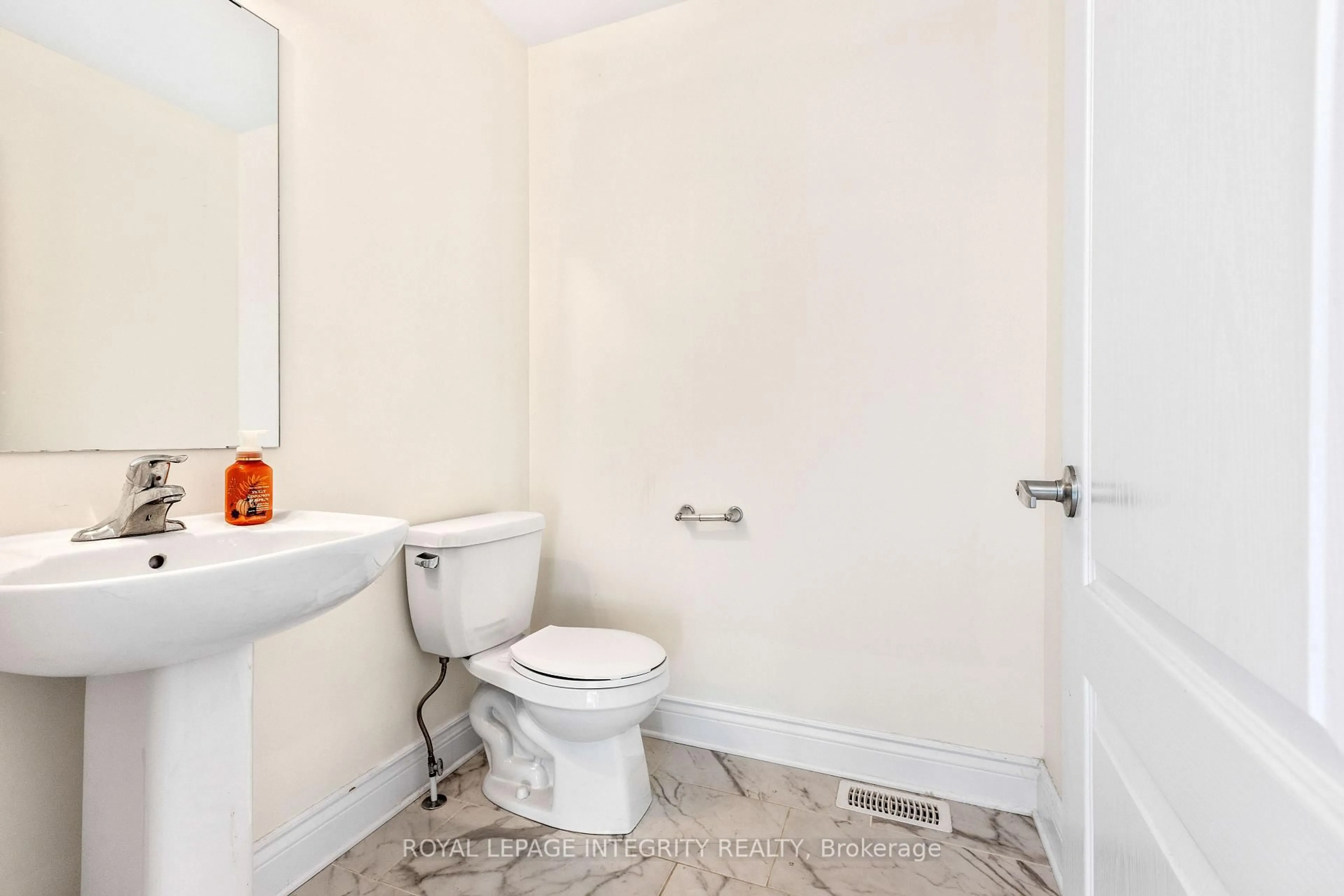Standard bathroom, unknown for 166 Dion Ave, Clarence-Rockland Ontario K4K 0M2