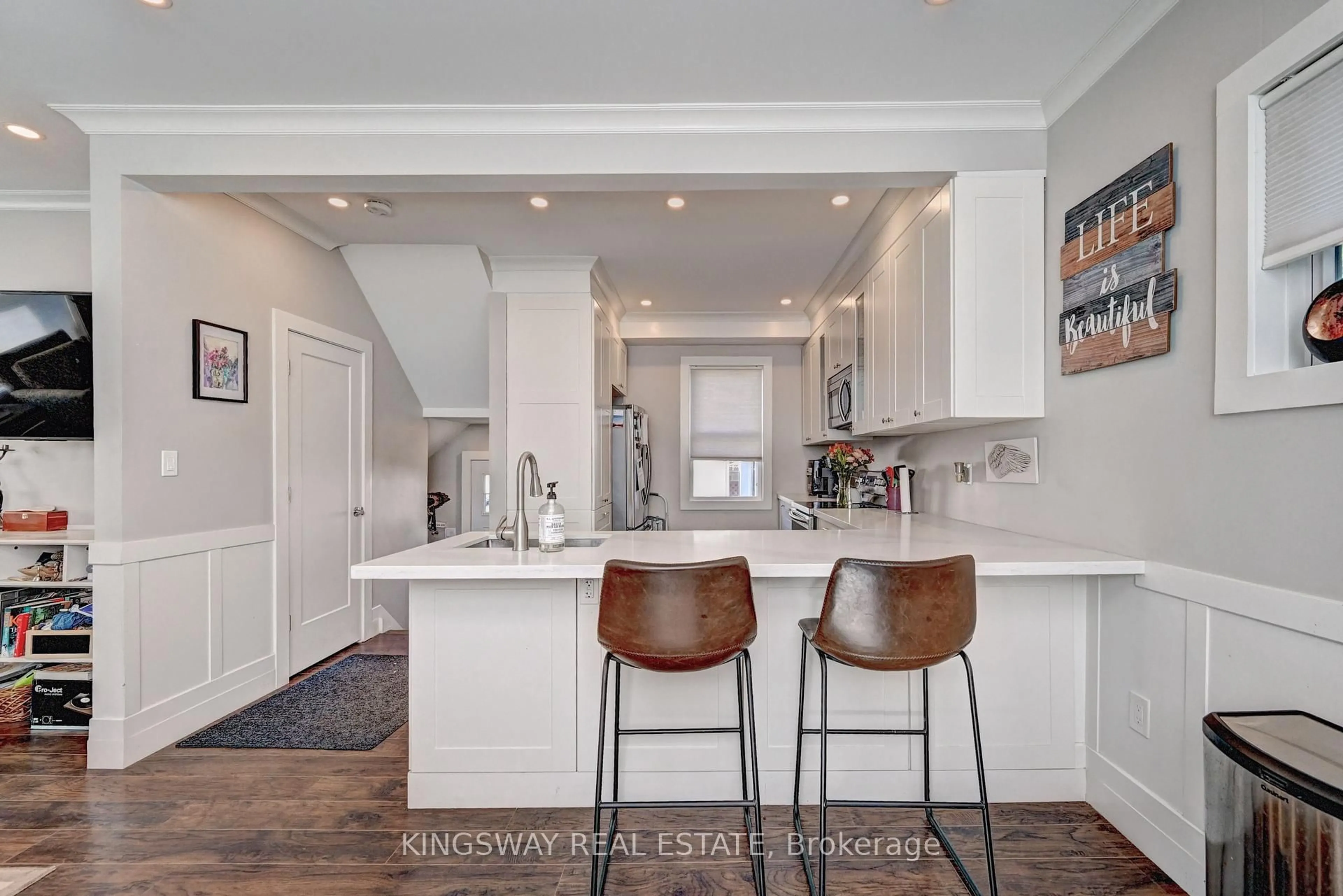 Open concept kitchen, ceramic/tile floor for 72 Birch St, Cambridge Ontario N1R 2M8