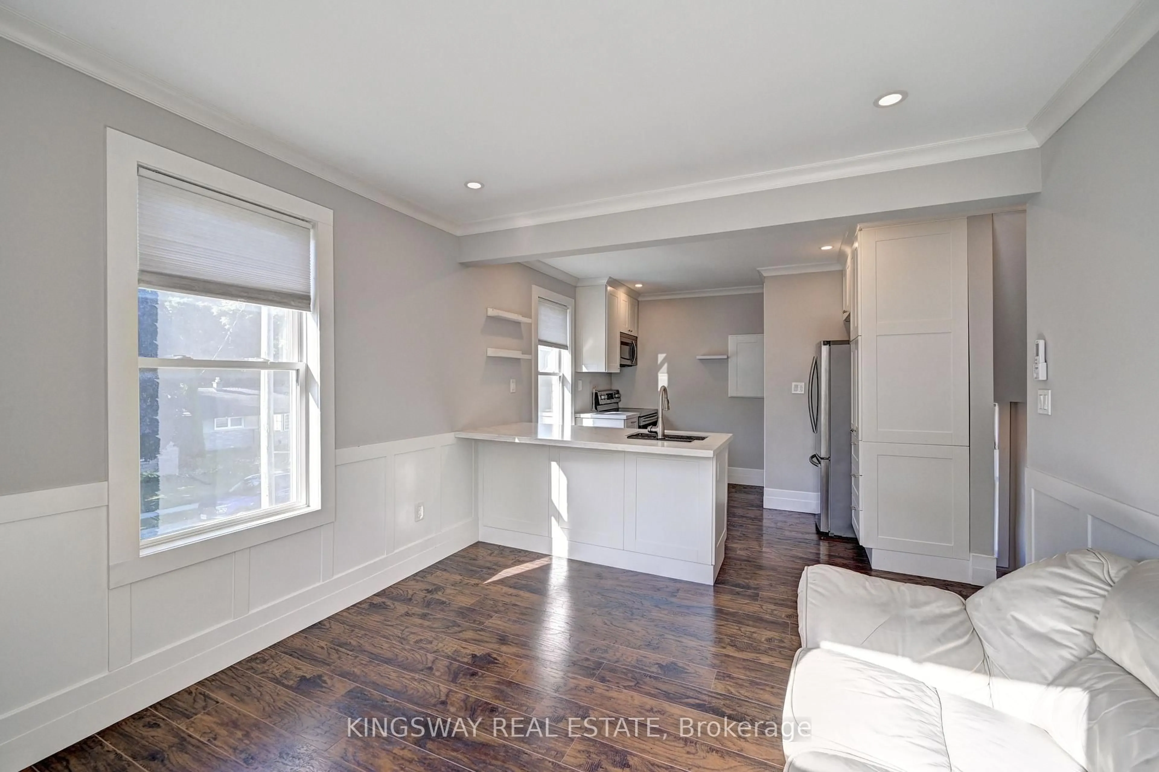 Open concept kitchen, unknown for 72 Birch St, Cambridge Ontario N1R 2M8