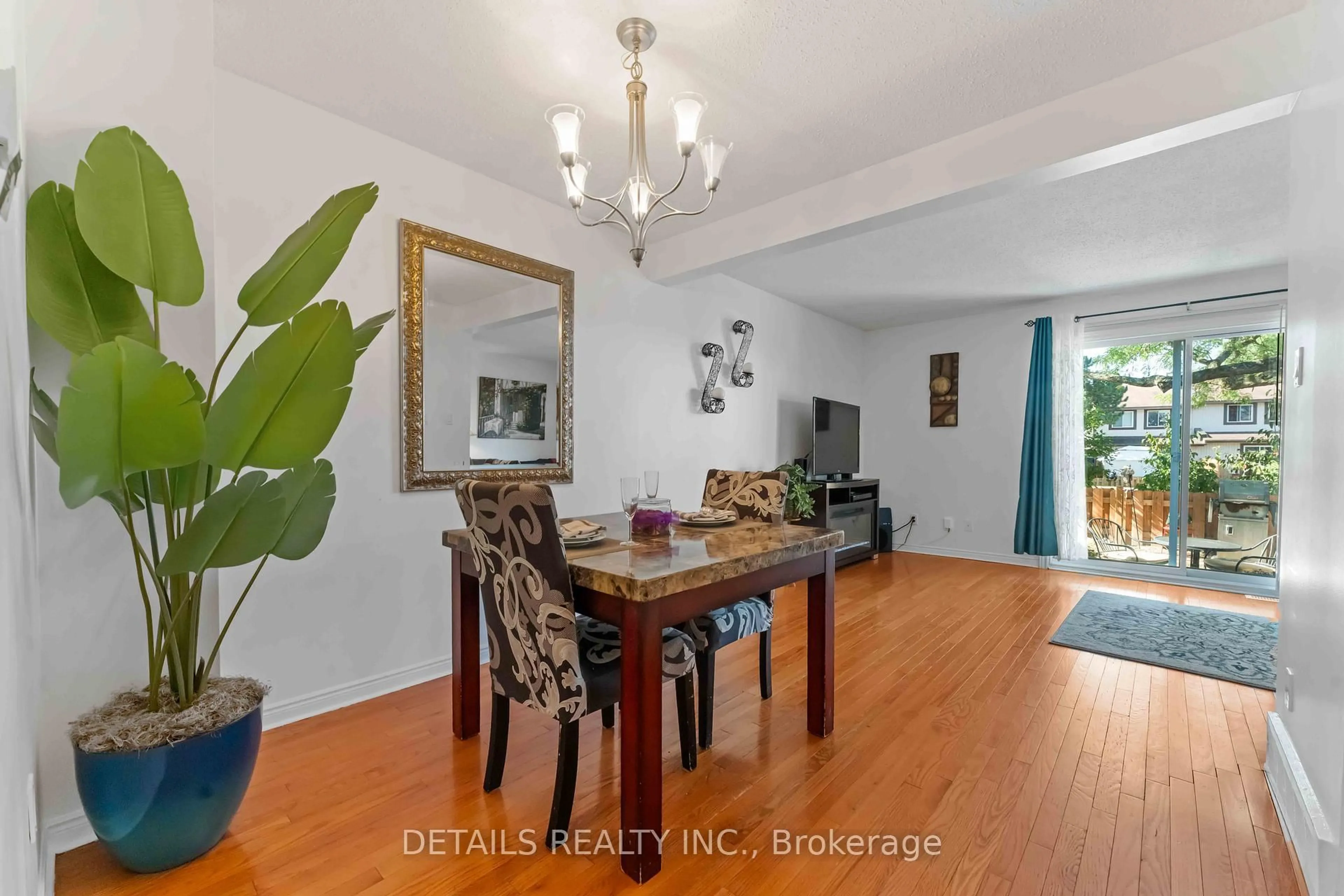Dining room, wood/laminate floor for 43 Stokes Cres #70, Kanata Ontario K2L 2Z5