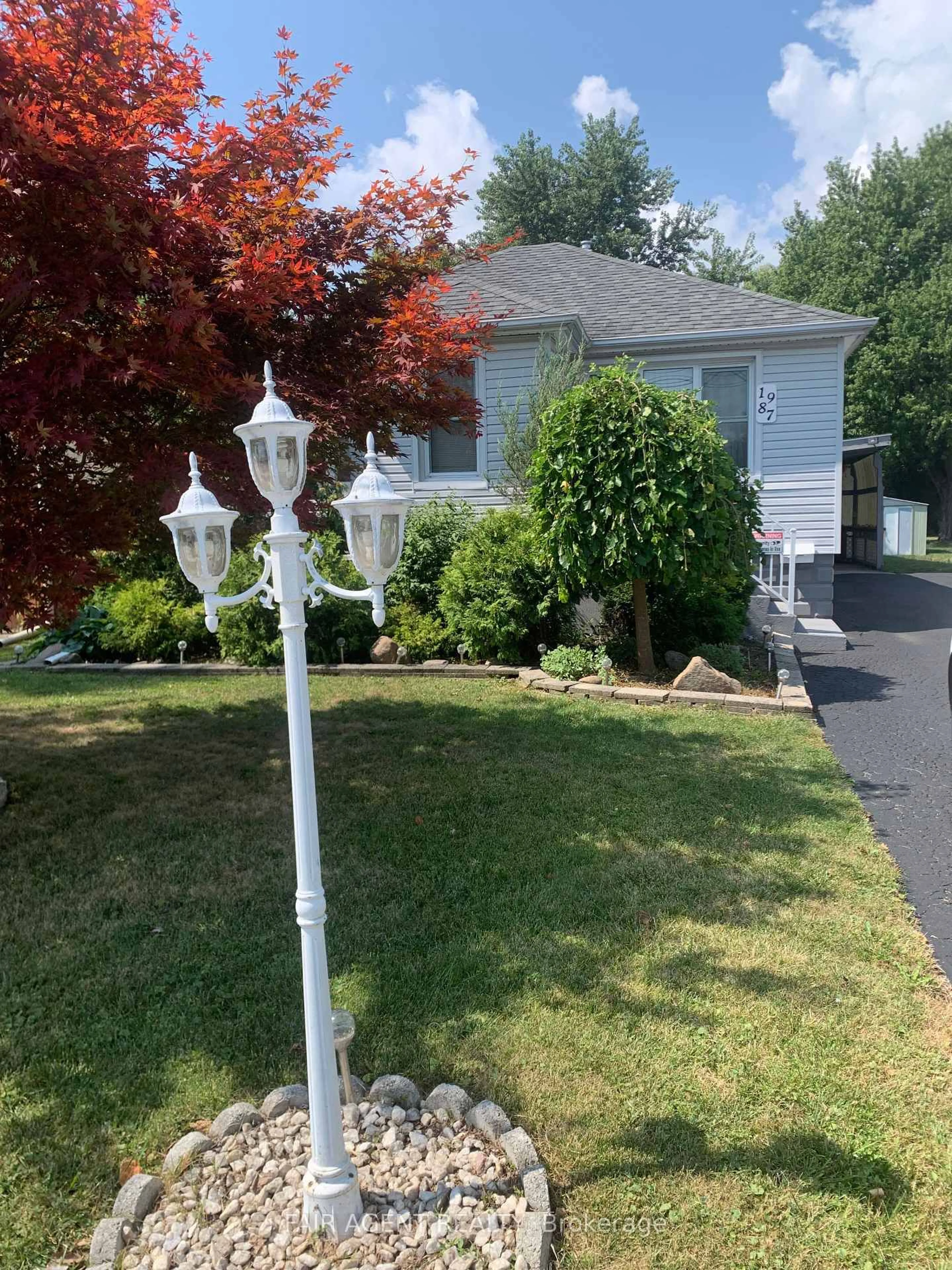 Home with vinyl exterior material, street for 1987 Balfour Blvd, Windsor Ontario N8T 2S4