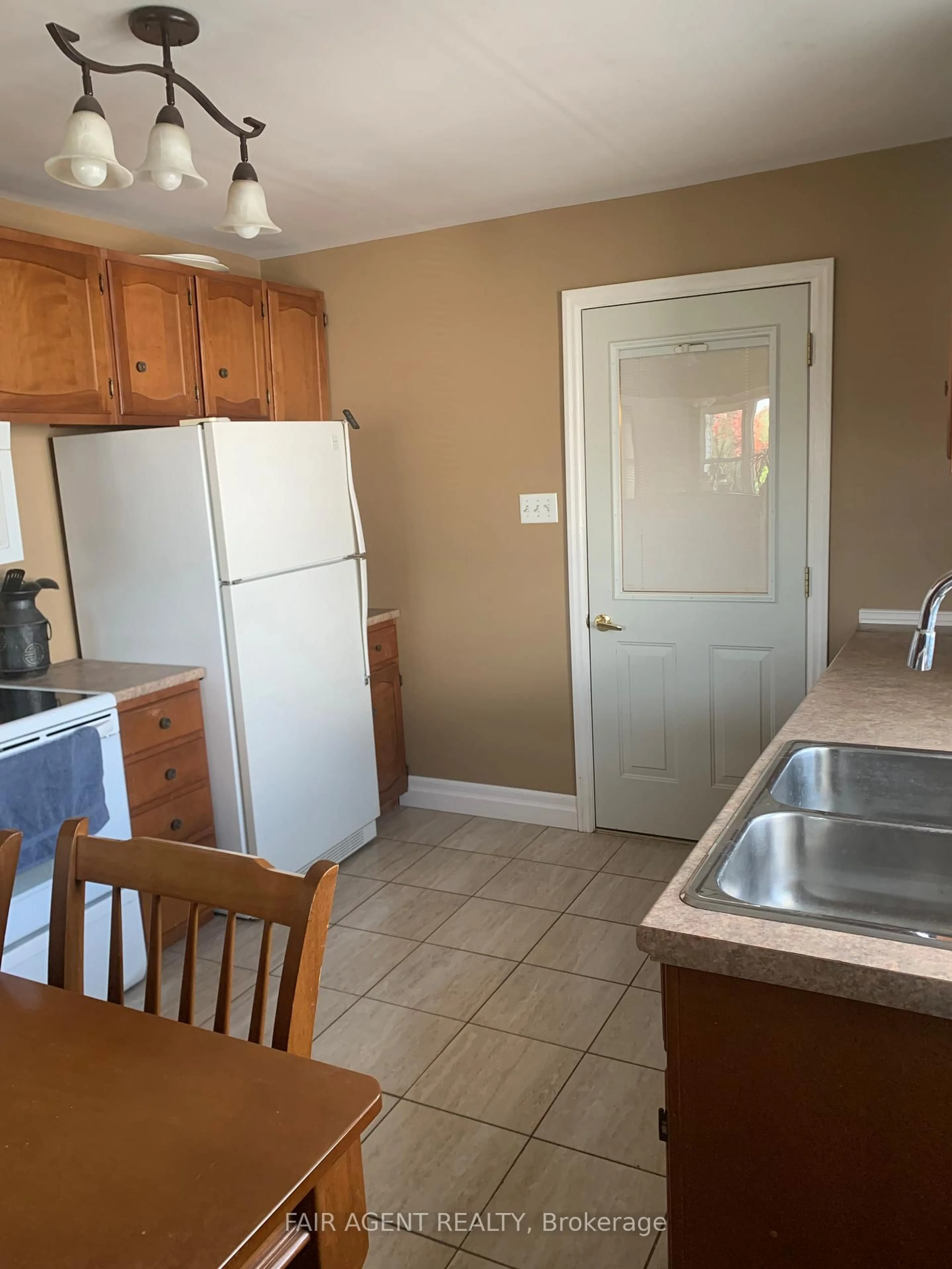 Standard kitchen, unknown for 1987 Balfour Blvd, Windsor Ontario N8T 2S4