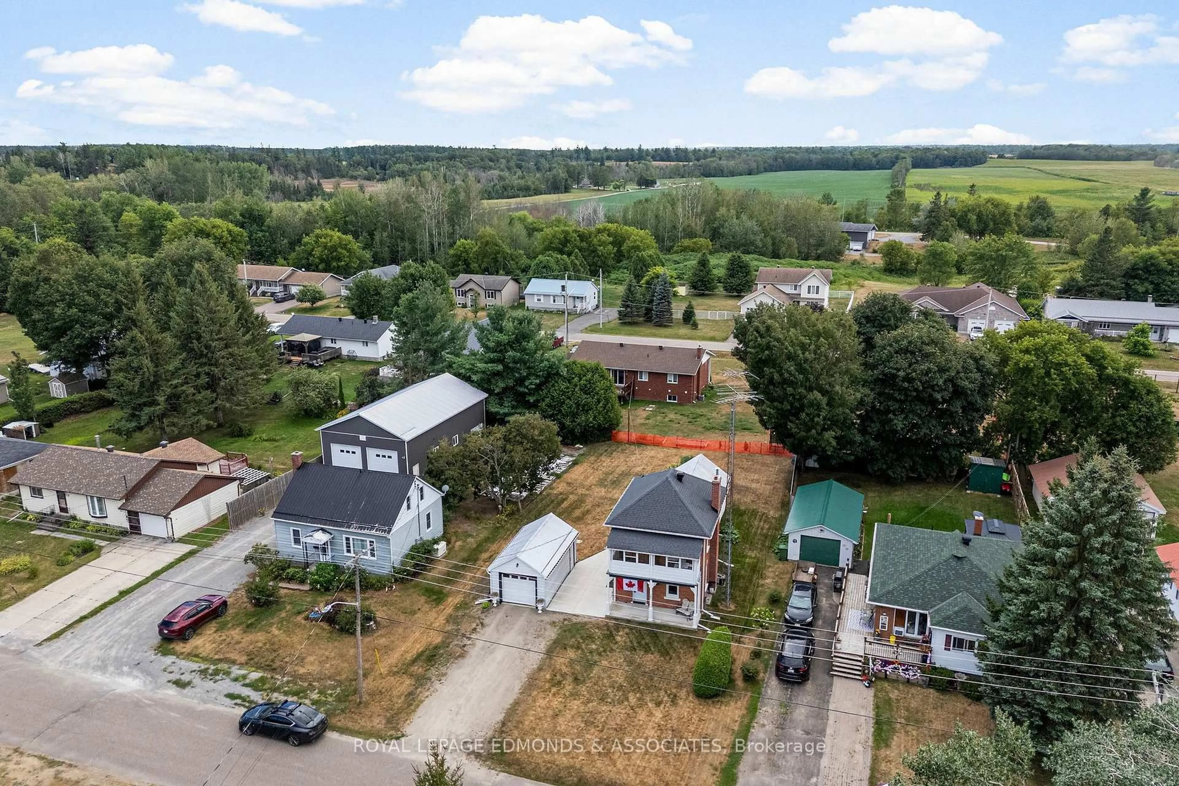 A pic from outside/outdoor area/front of a property/back of a property/a pic from drone, street for 17 Elliott St, Beachburg Ontario K0J 1C0