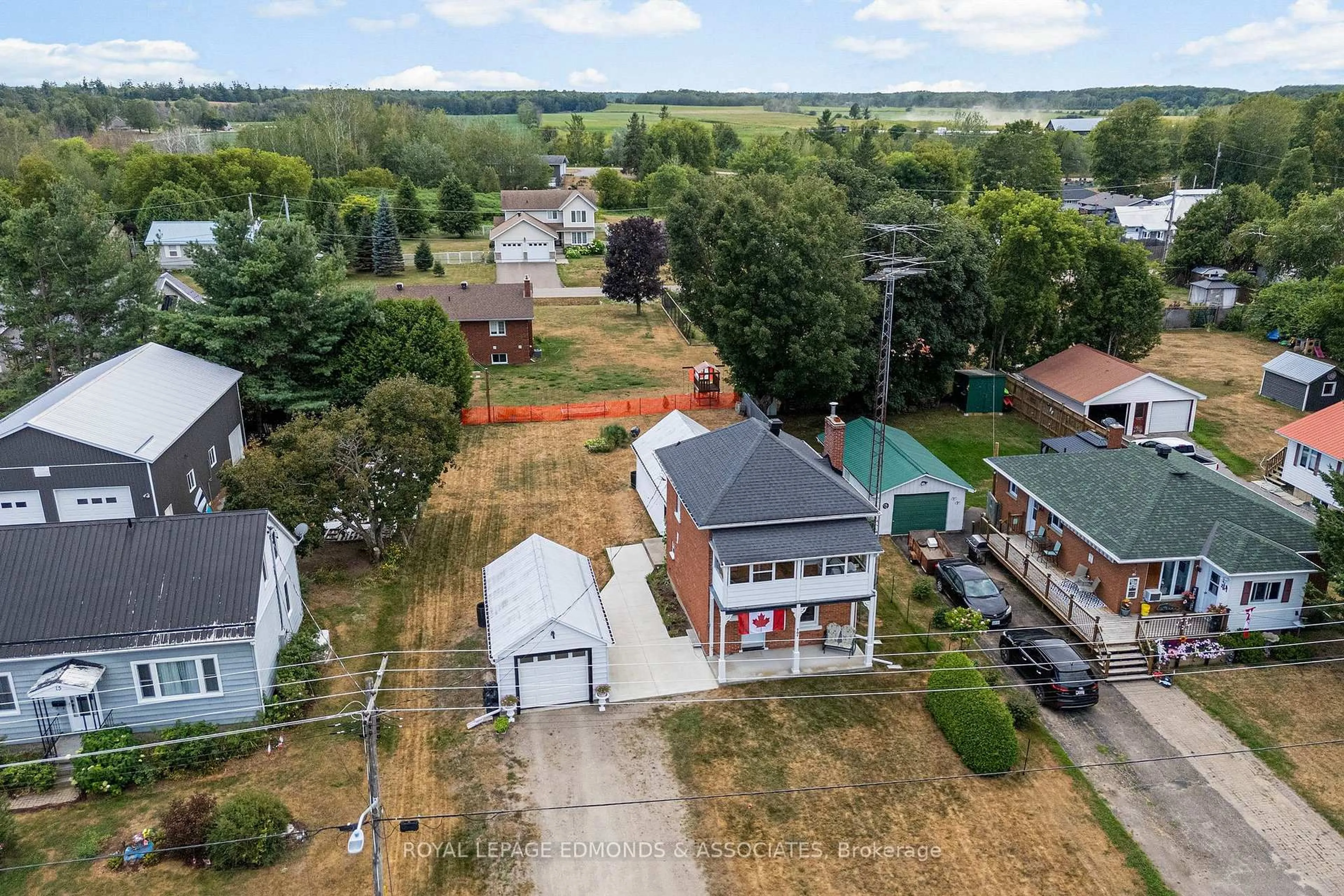 A pic from outside/outdoor area/front of a property/back of a property/a pic from drone, street for 17 Elliott St, Beachburg Ontario K0J 1C0