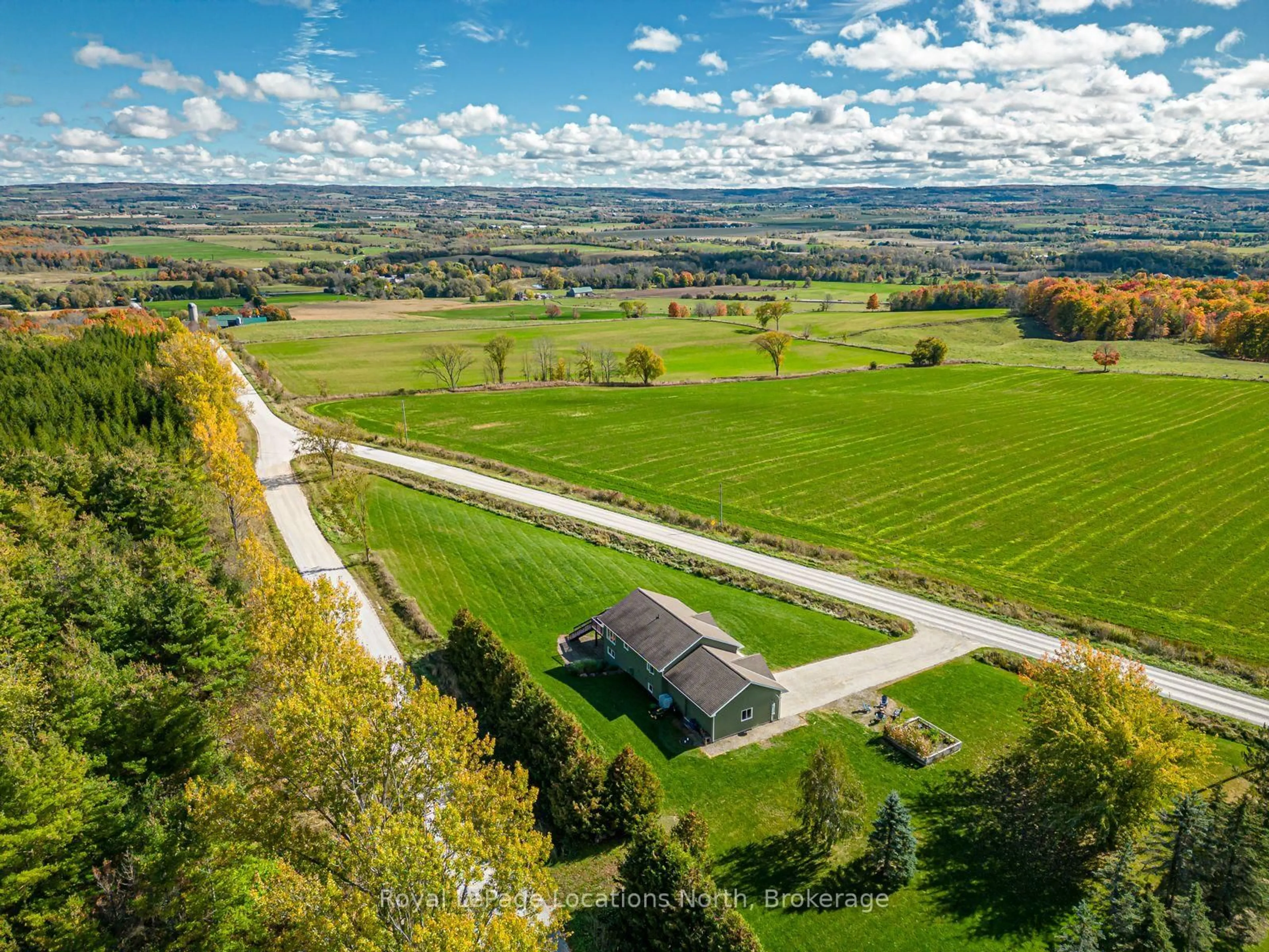 A pic from outside/outdoor area/front of a property/back of a property/a pic from drone, unknown for 807151 25 Sdrd, Grey Highlands Ontario N0H 1N0